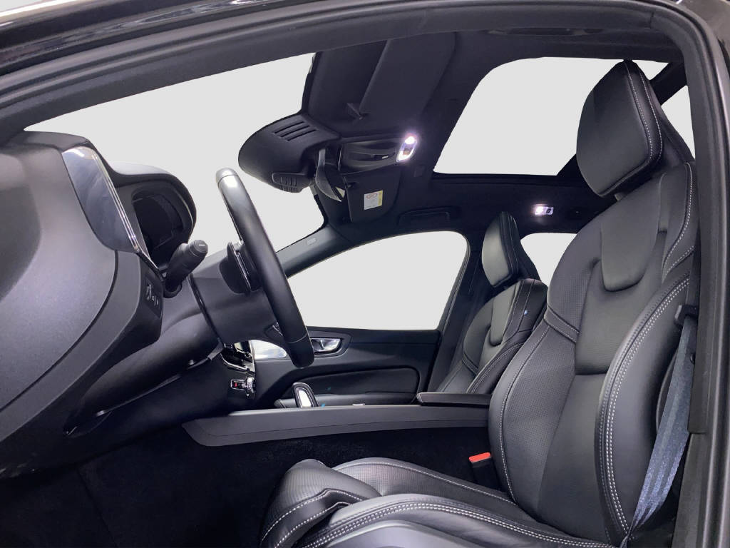 VOLVO XC60 2.0 T8 TE R-Design eAWD-image-6