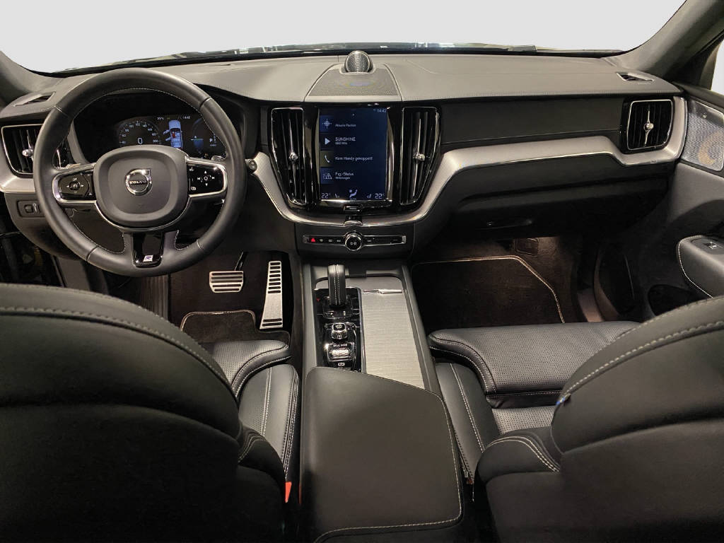 VOLVO XC60 2.0 T8 TE R-Design eAWD-image-10