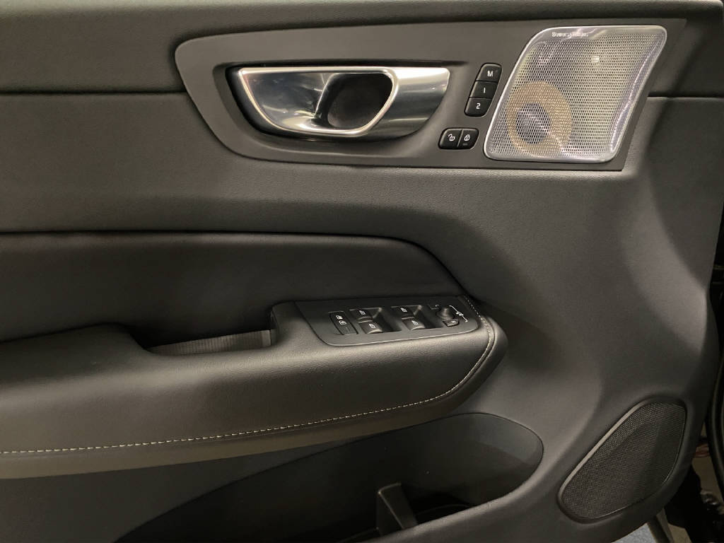 VOLVO XC60 2.0 T8 TE R-Design eAWD-image-11