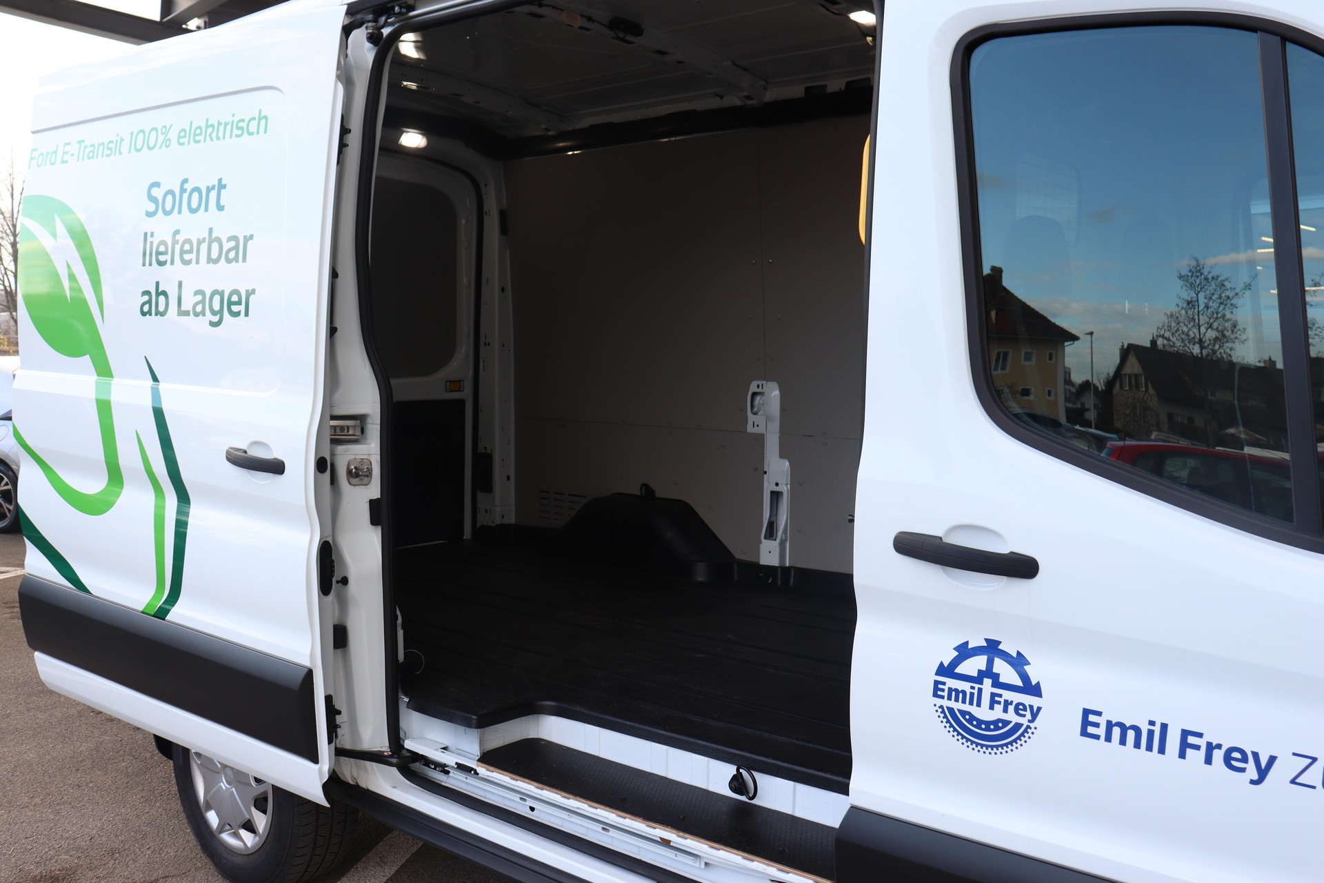 FORD E-Transit Van 350 L2H2 68kWh Trend-image-5
