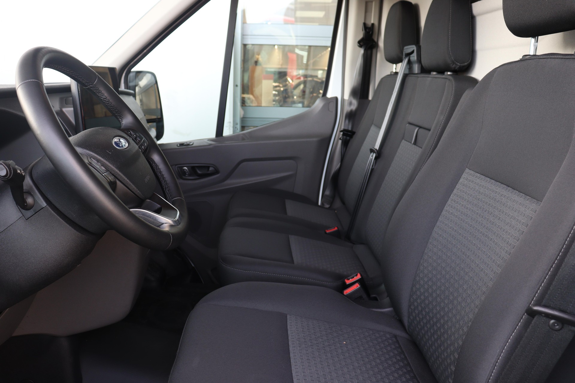 FORD E-Transit Van 350 L2H2 68kWh Trend-image-6