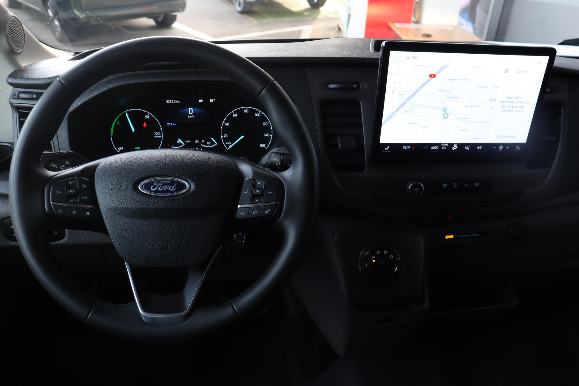 FORD E-Transit Van 350 L2H2 68kWh Trend-image-8