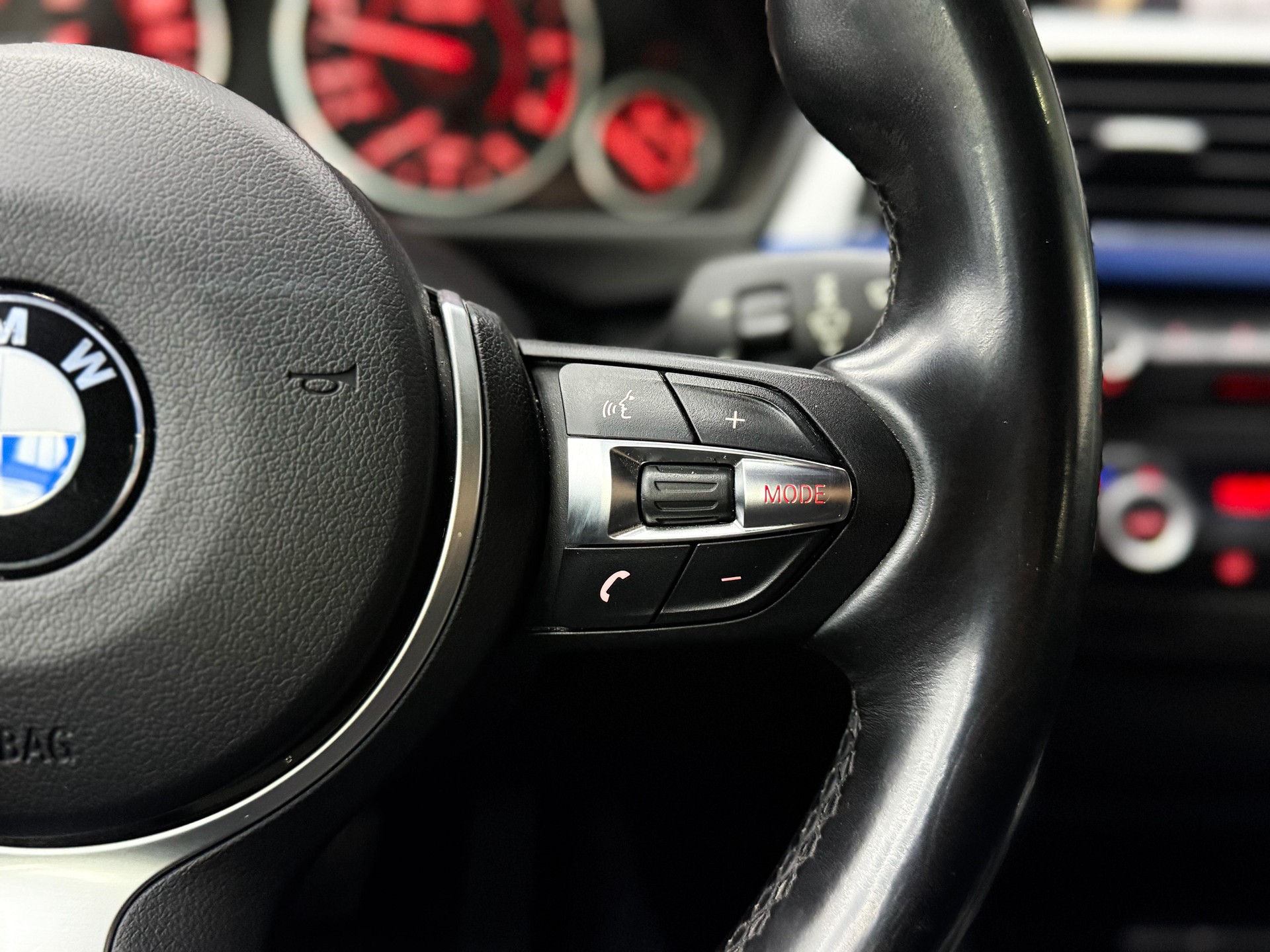 BMW 330d xDrive Touring M-Sport Steptronic-image-12