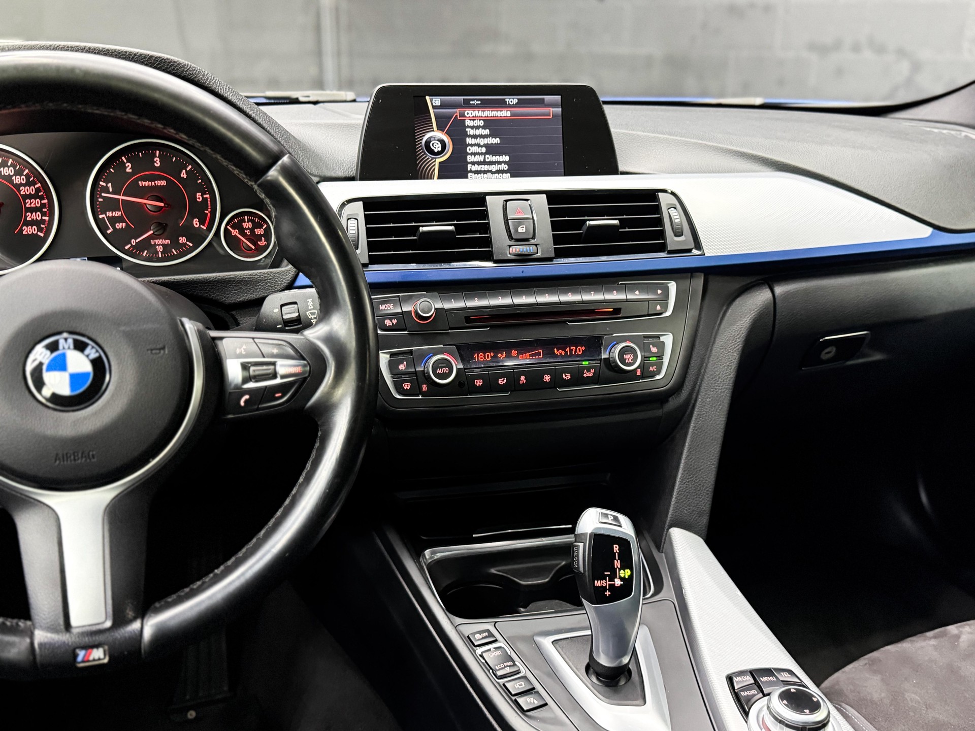 BMW 330d xDrive Touring M-Sport Steptronic-image-13
