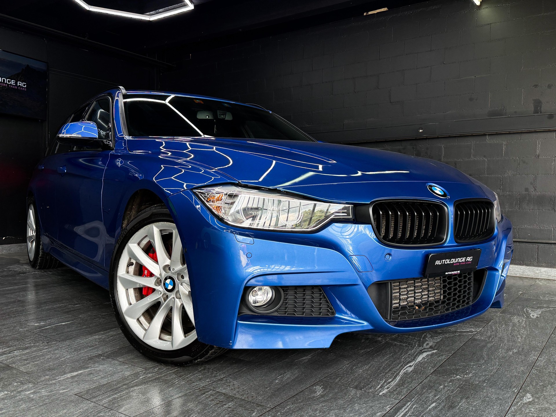 BMW 330d xDrive Touring M-Sport Steptronic-image-0
