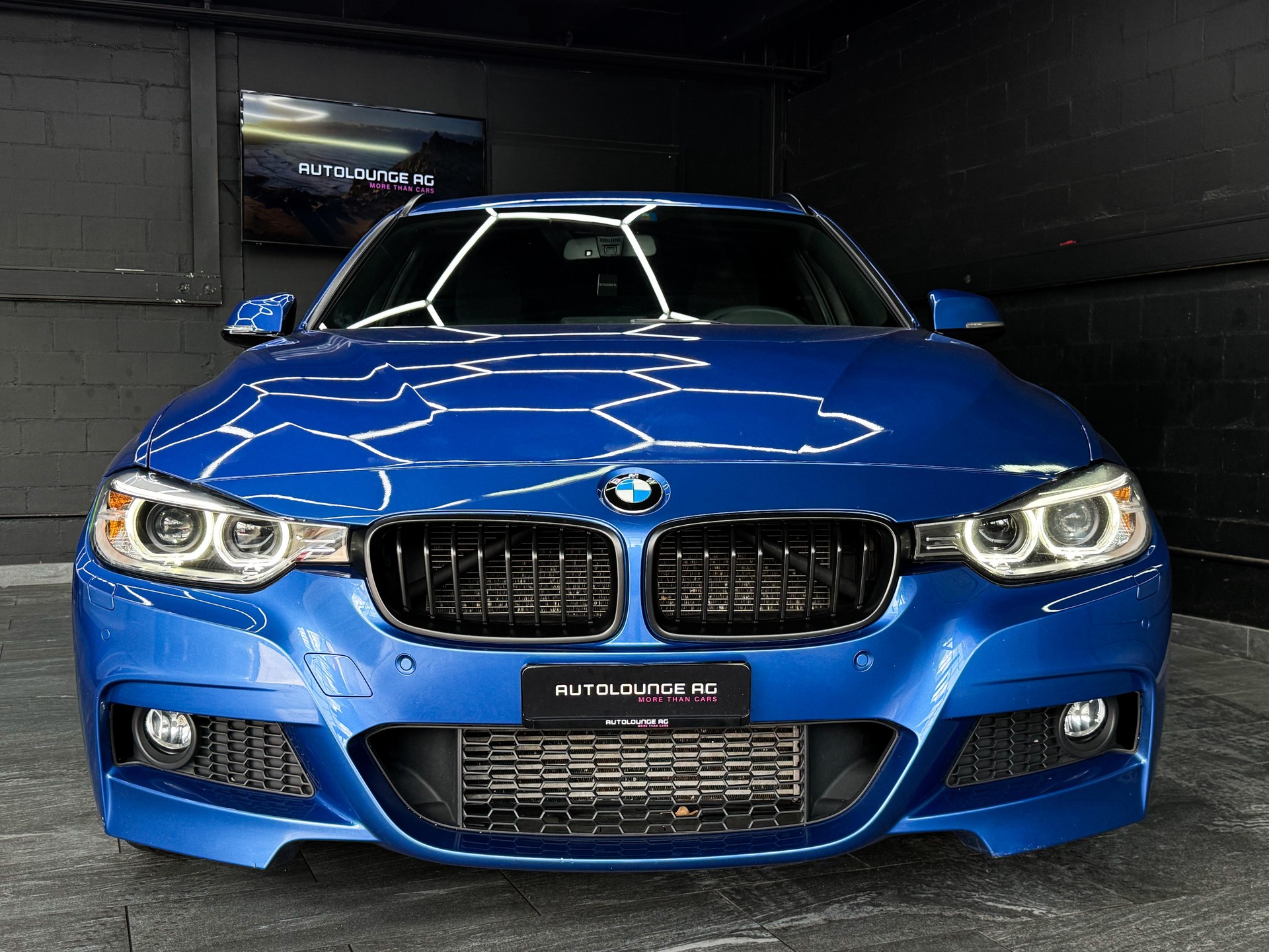 BMW 330d xDrive Touring M-Sport Steptronic-image-2