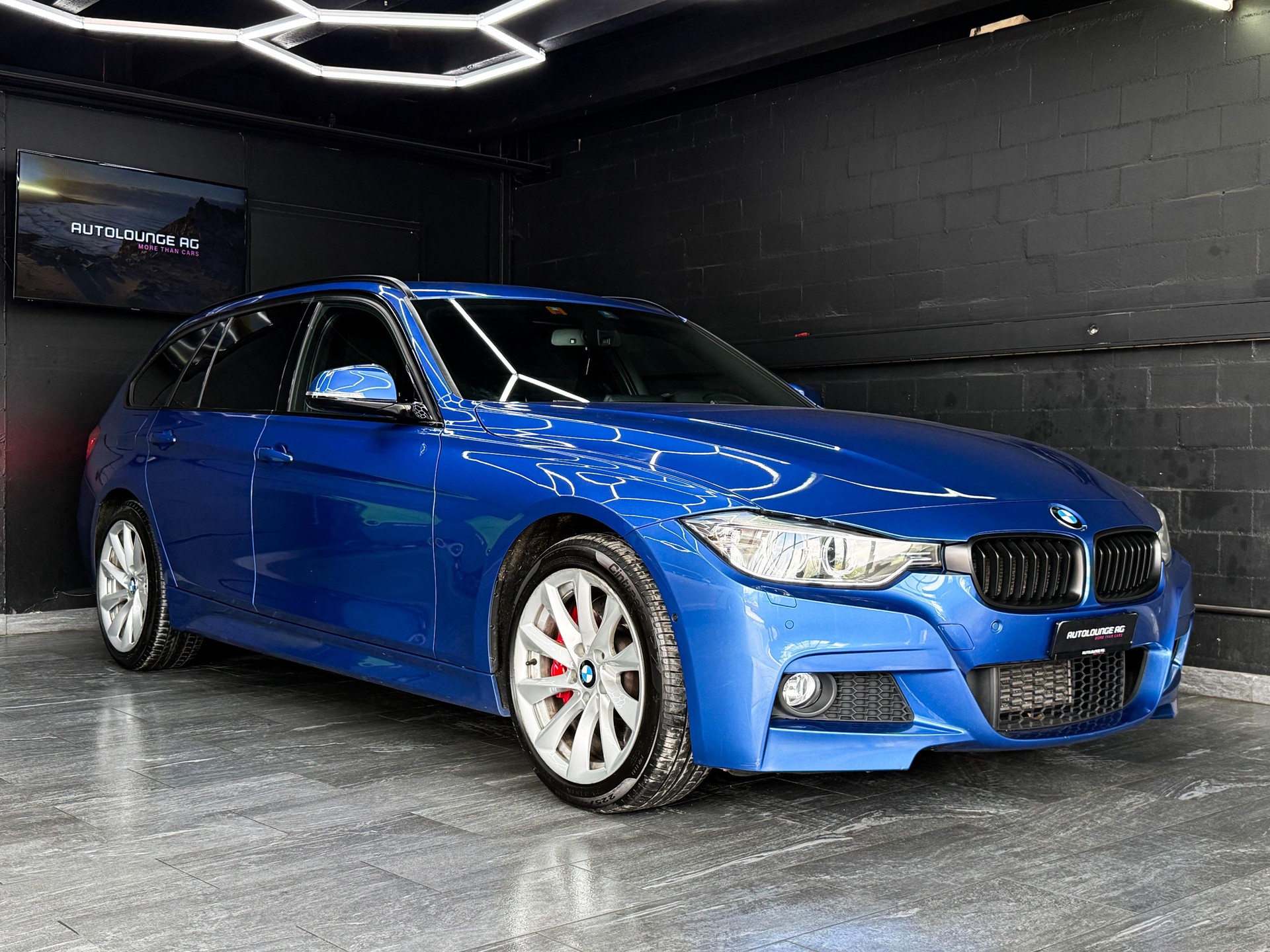 BMW 330d xDrive Touring M-Sport Steptronic-image-1