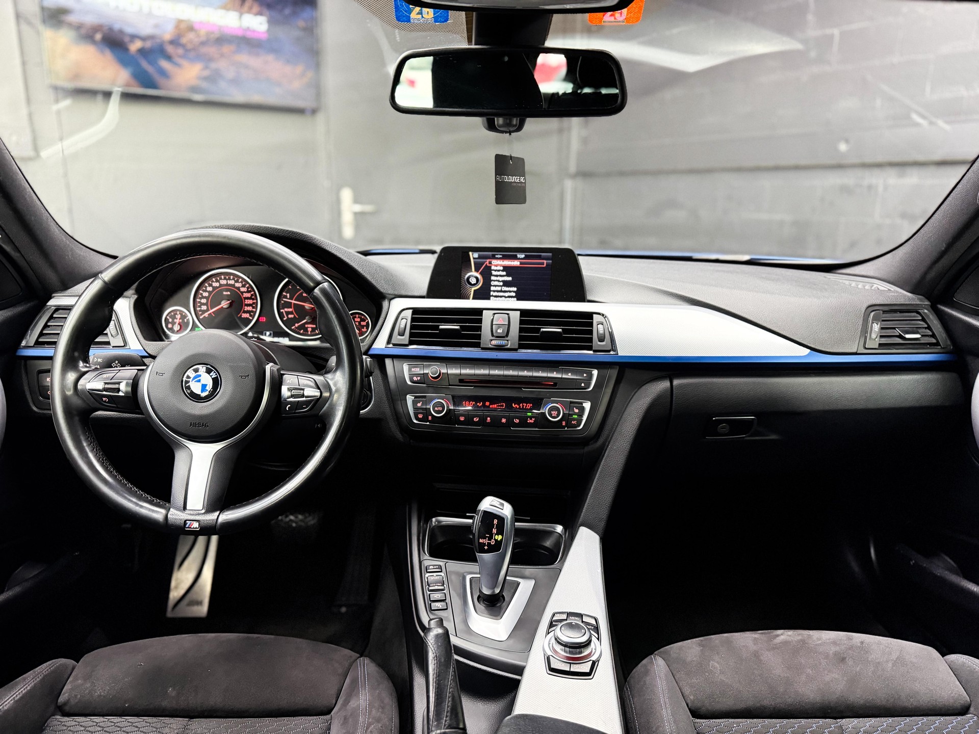 BMW 330d xDrive Touring M-Sport Steptronic-image-9