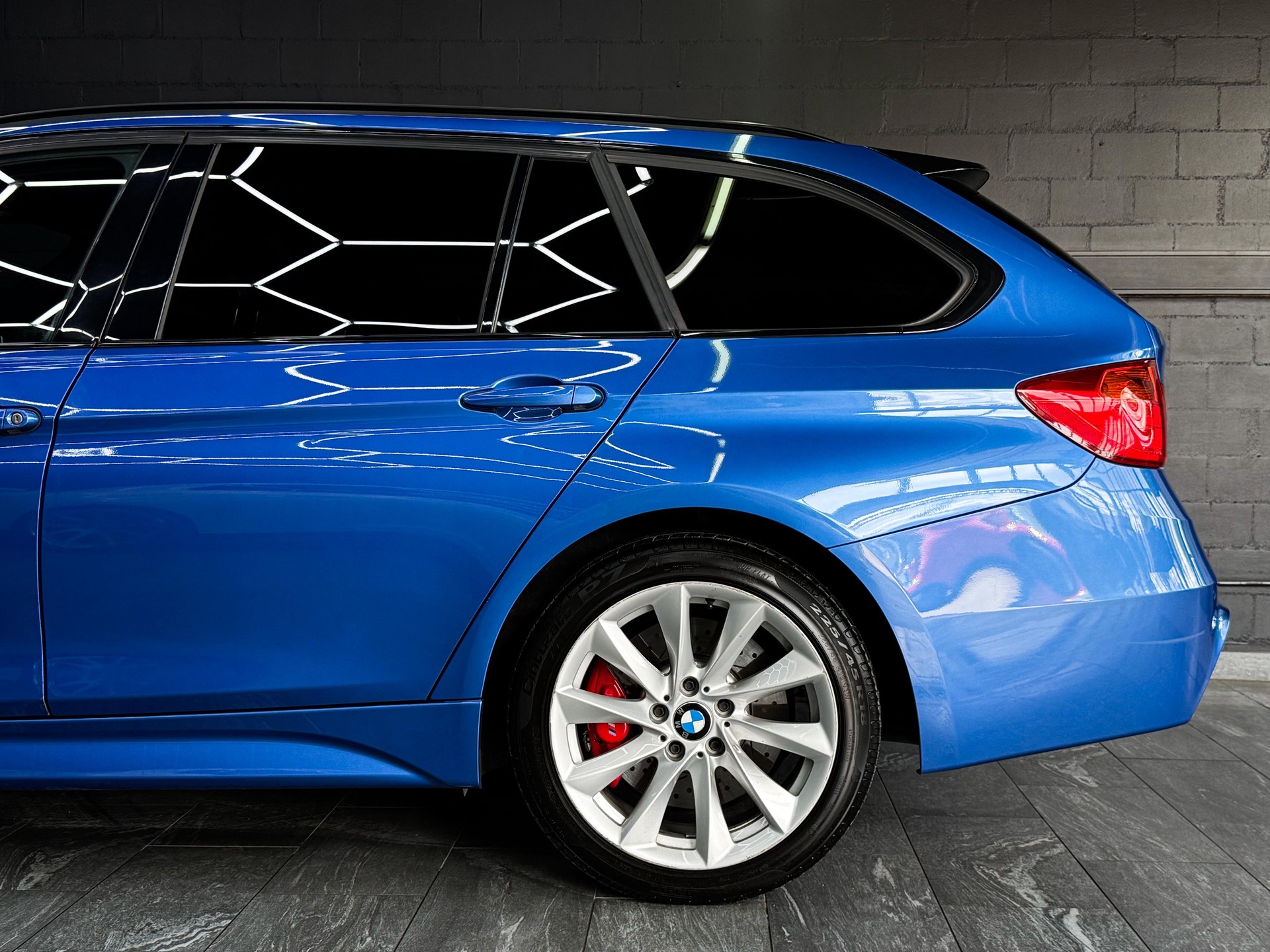BMW 330d xDrive Touring M-Sport Steptronic-image-6