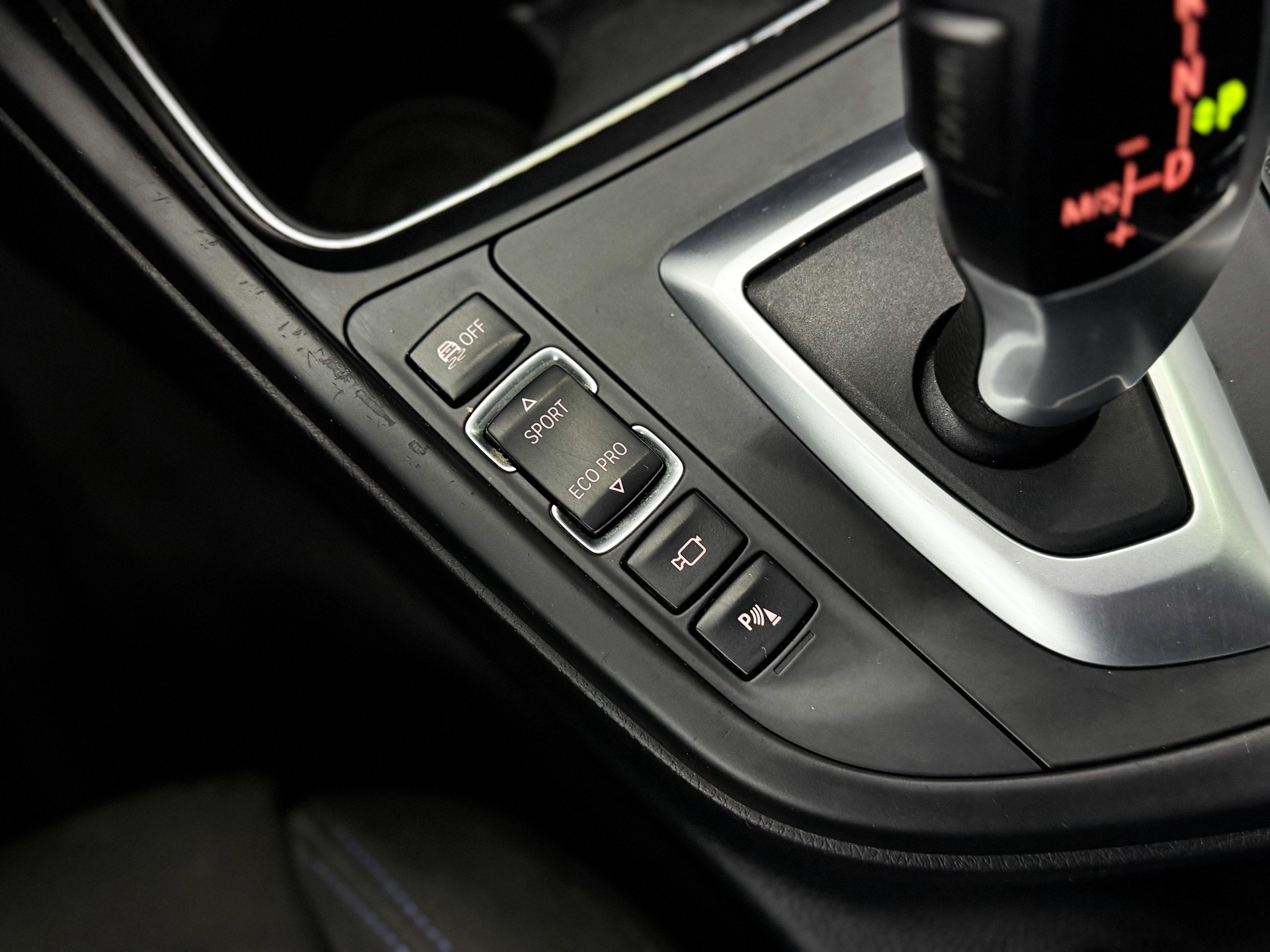 BMW 330d xDrive Touring M-Sport Steptronic-image-17