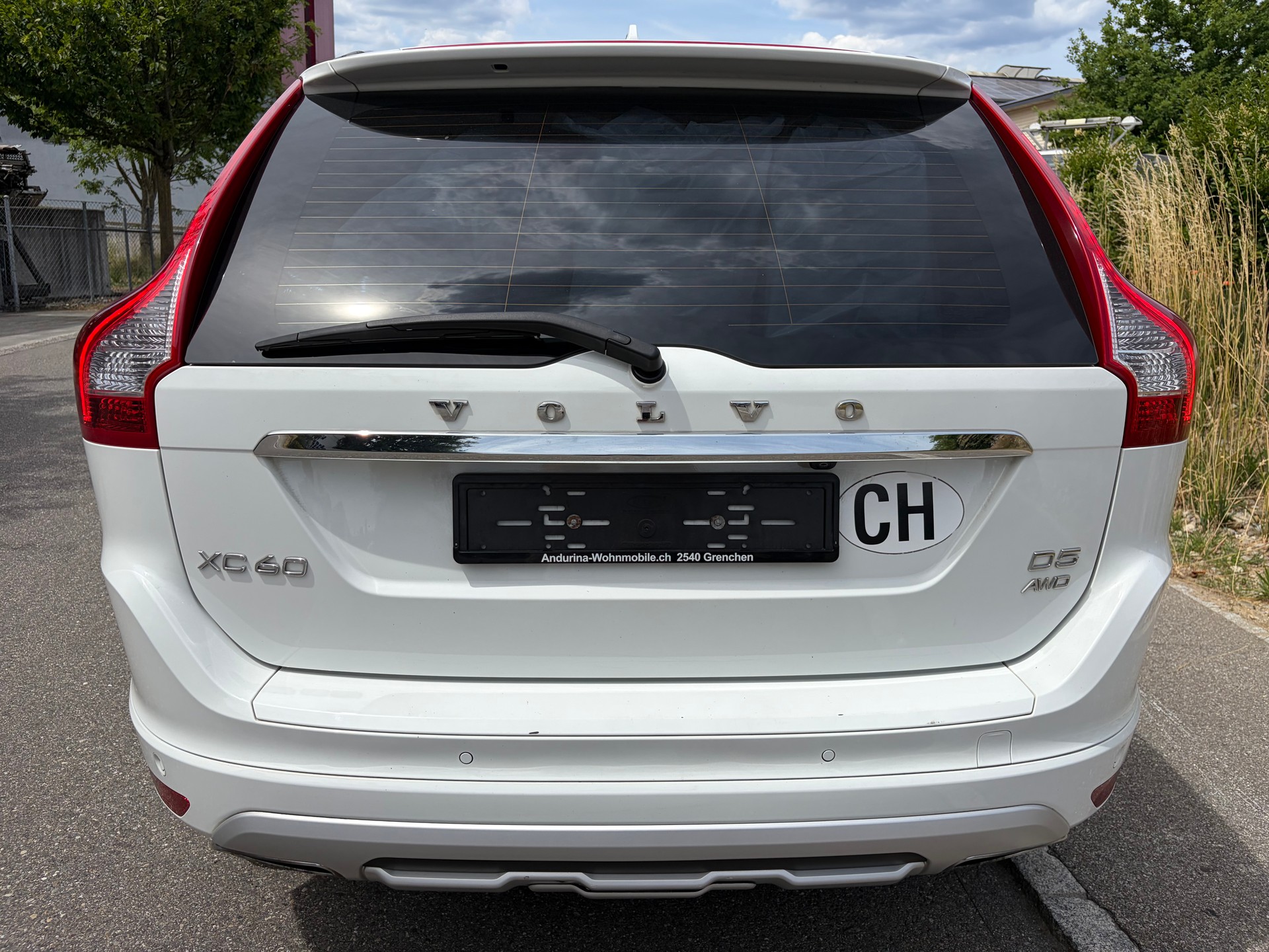 VOLVO XC60 D5 AWD Summum R-Design Geartronic-image-5