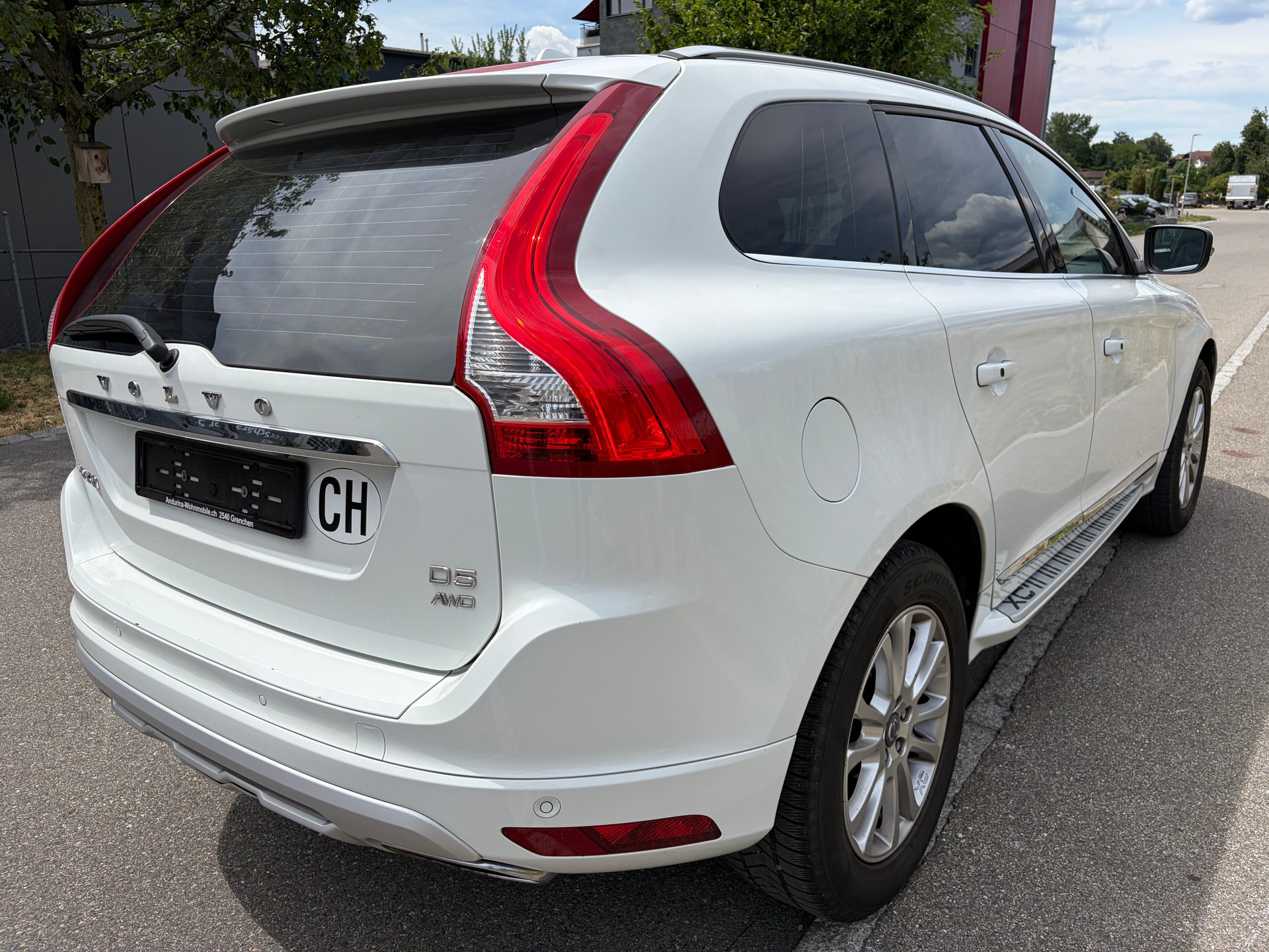 VOLVO XC60 D5 AWD Summum R-Design Geartronic-image-4