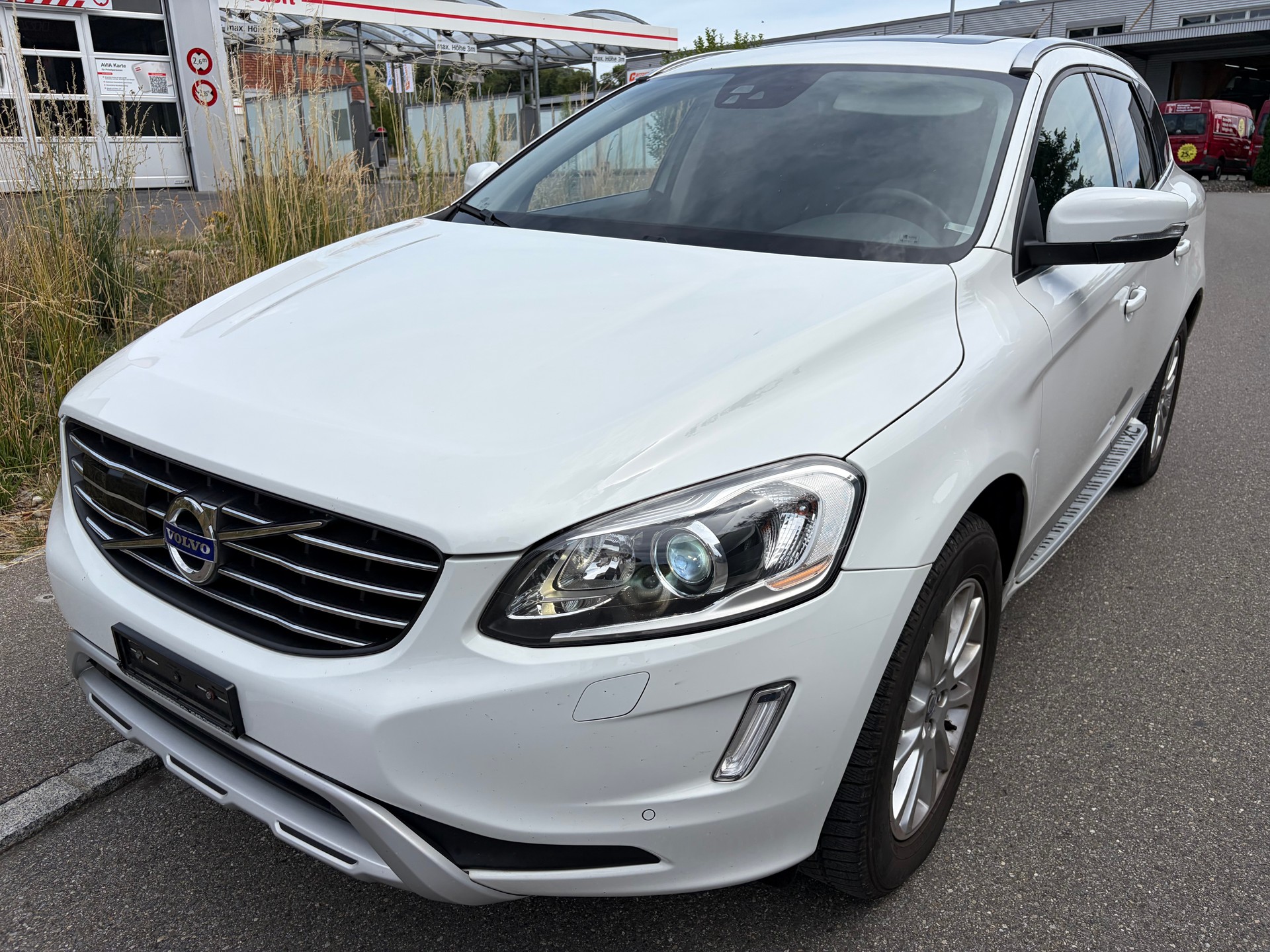 VOLVO XC60 D5 AWD Summum R-Design Geartronic-image-0