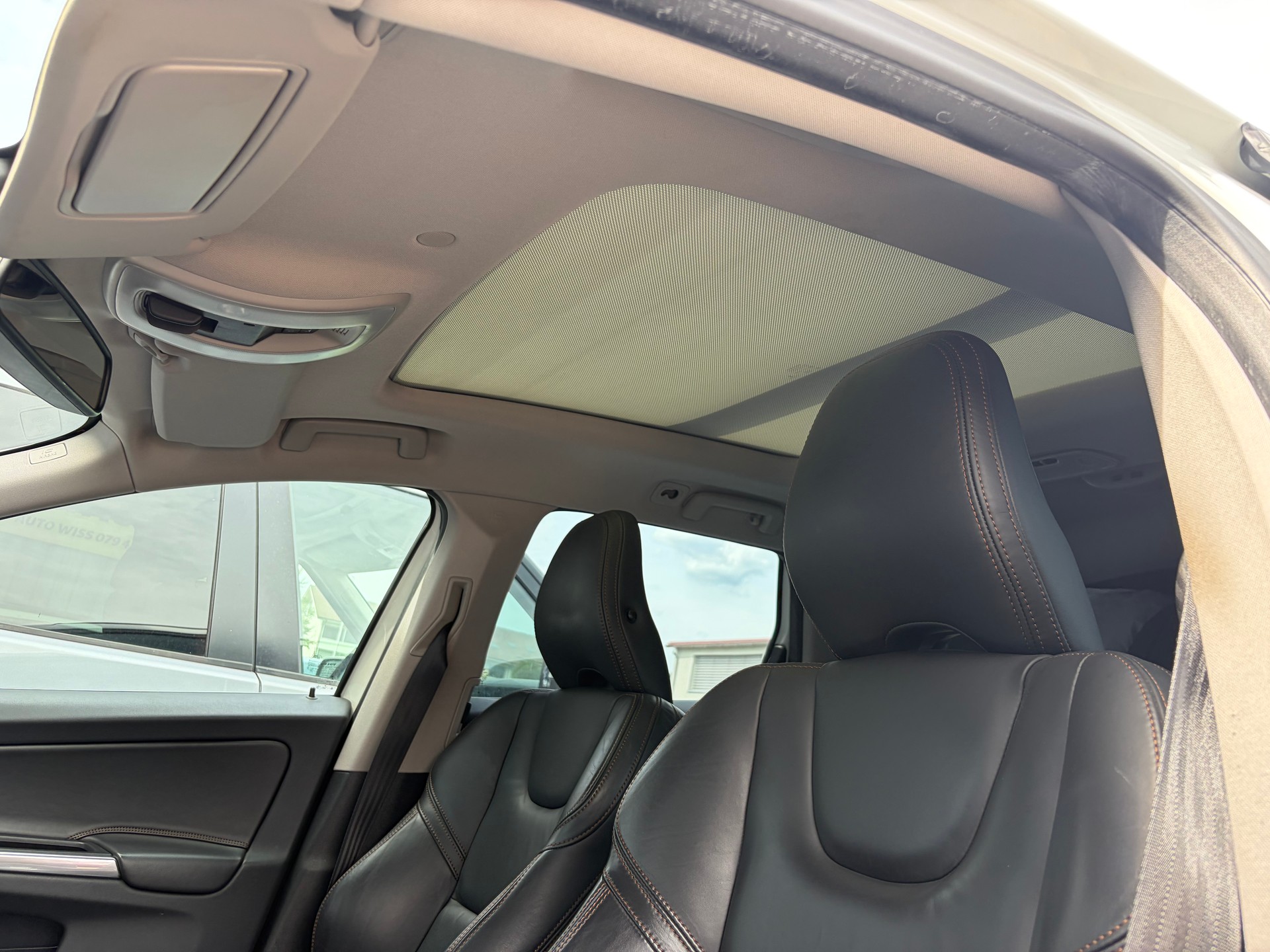 VOLVO XC60 D5 AWD Summum R-Design Geartronic-image-11