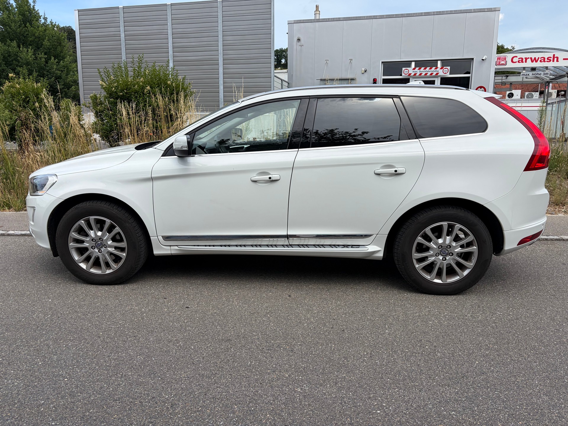 VOLVO XC60 D5 AWD Summum R-Design Geartronic-image-3