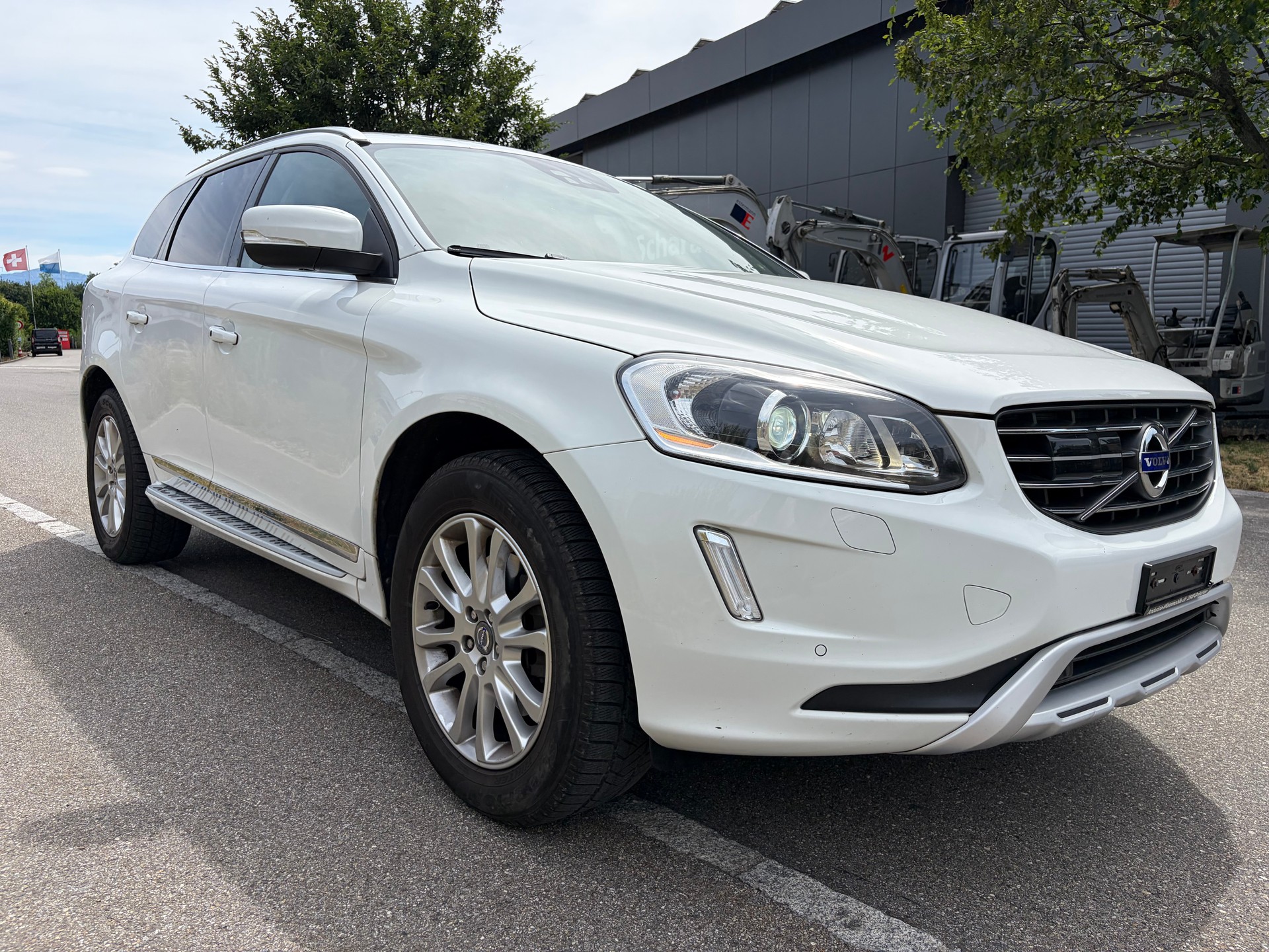 VOLVO XC60 D5 AWD Summum R-Design Geartronic-image-2