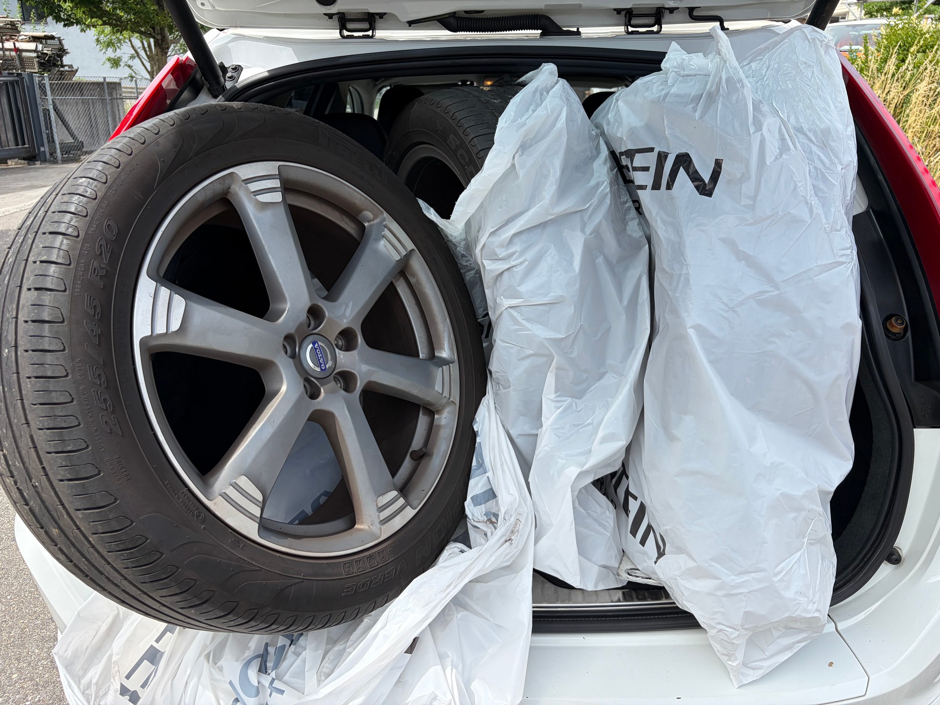 VOLVO XC60 D5 AWD Summum R-Design Geartronic-image-14