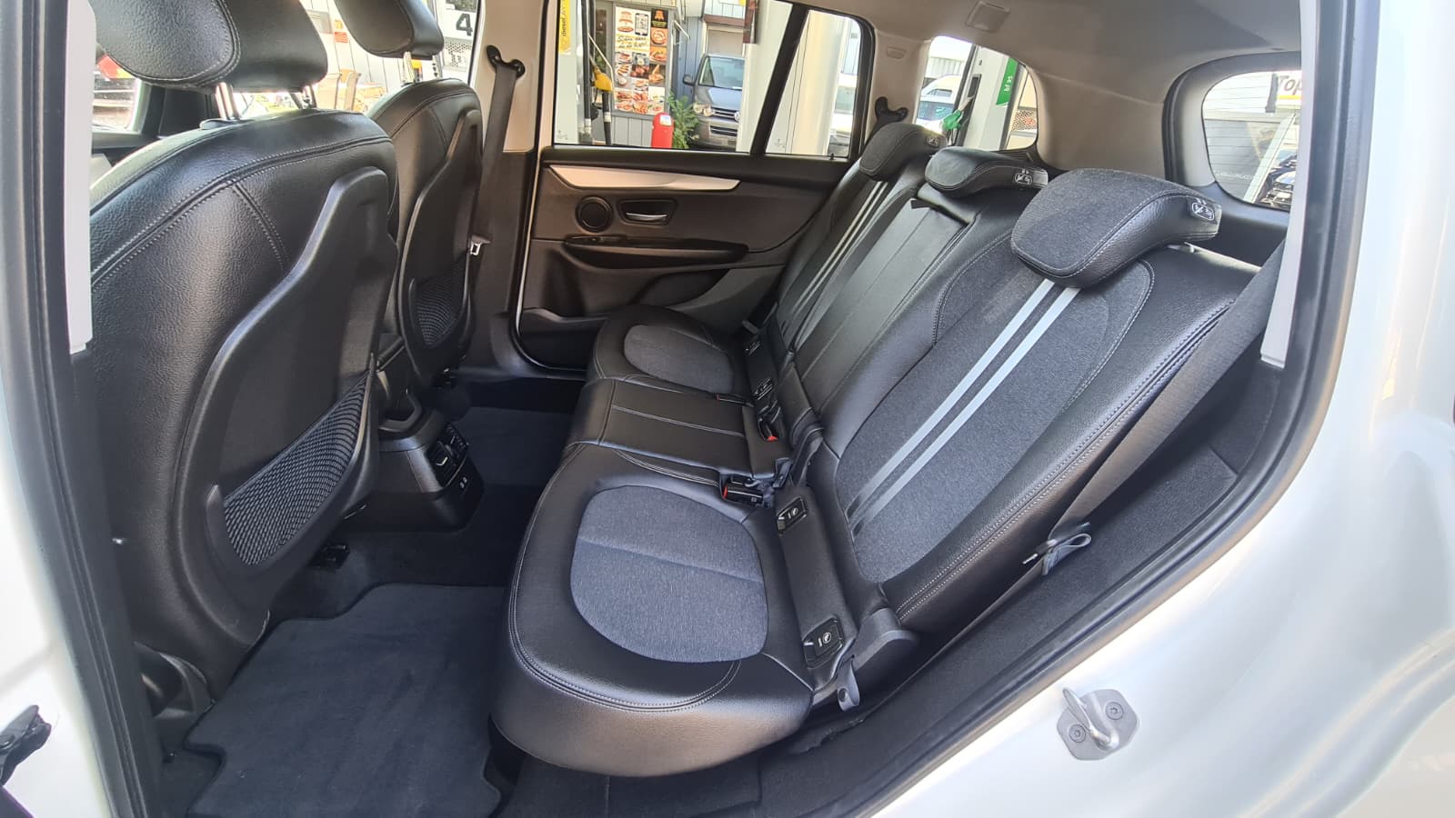 BMW 220d xDrive Gran Tourer Steptronic ** Teil-Leder ** Gr-Navi ** H.Up Disp ** Sitzheizung ** Frisch Ab MFK & Service ** **-image-18