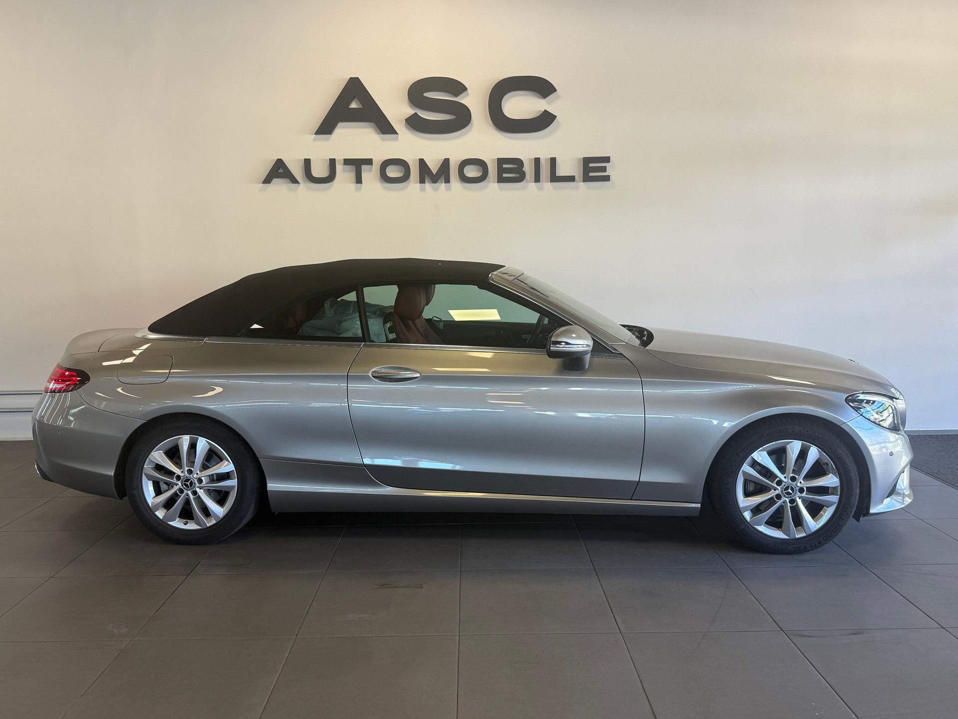 MERCEDES-BENZ C 220 d 4Matic Cabriolet 9G-Tronic-image-2