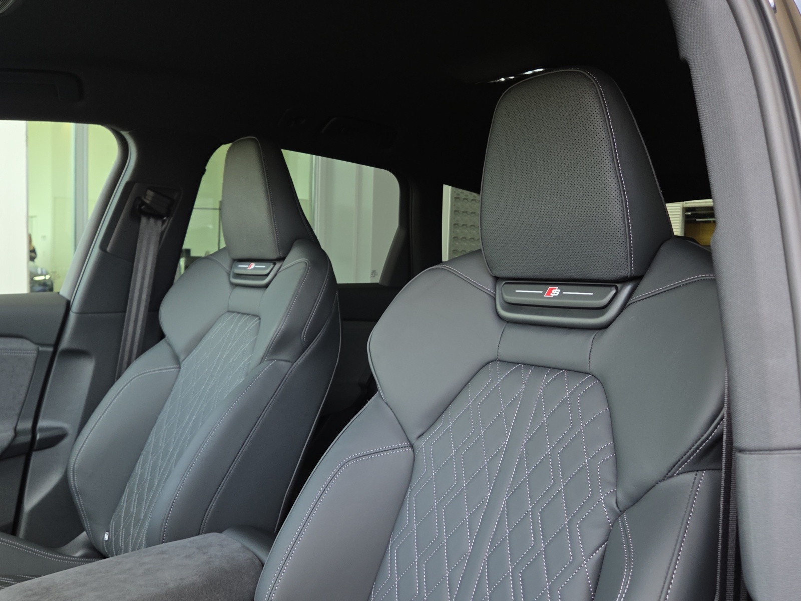 AUDI Q6 e-tron quattro-image-11
