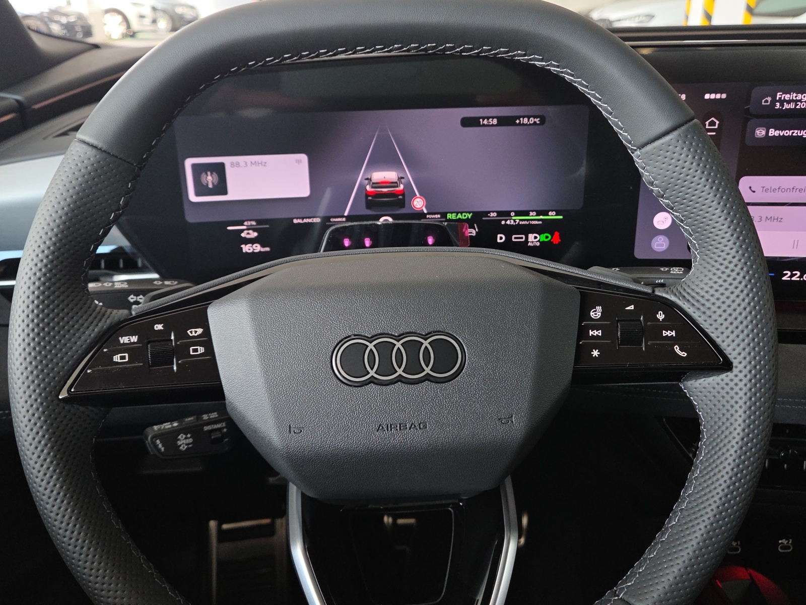 AUDI Q6 e-tron quattro-image-10