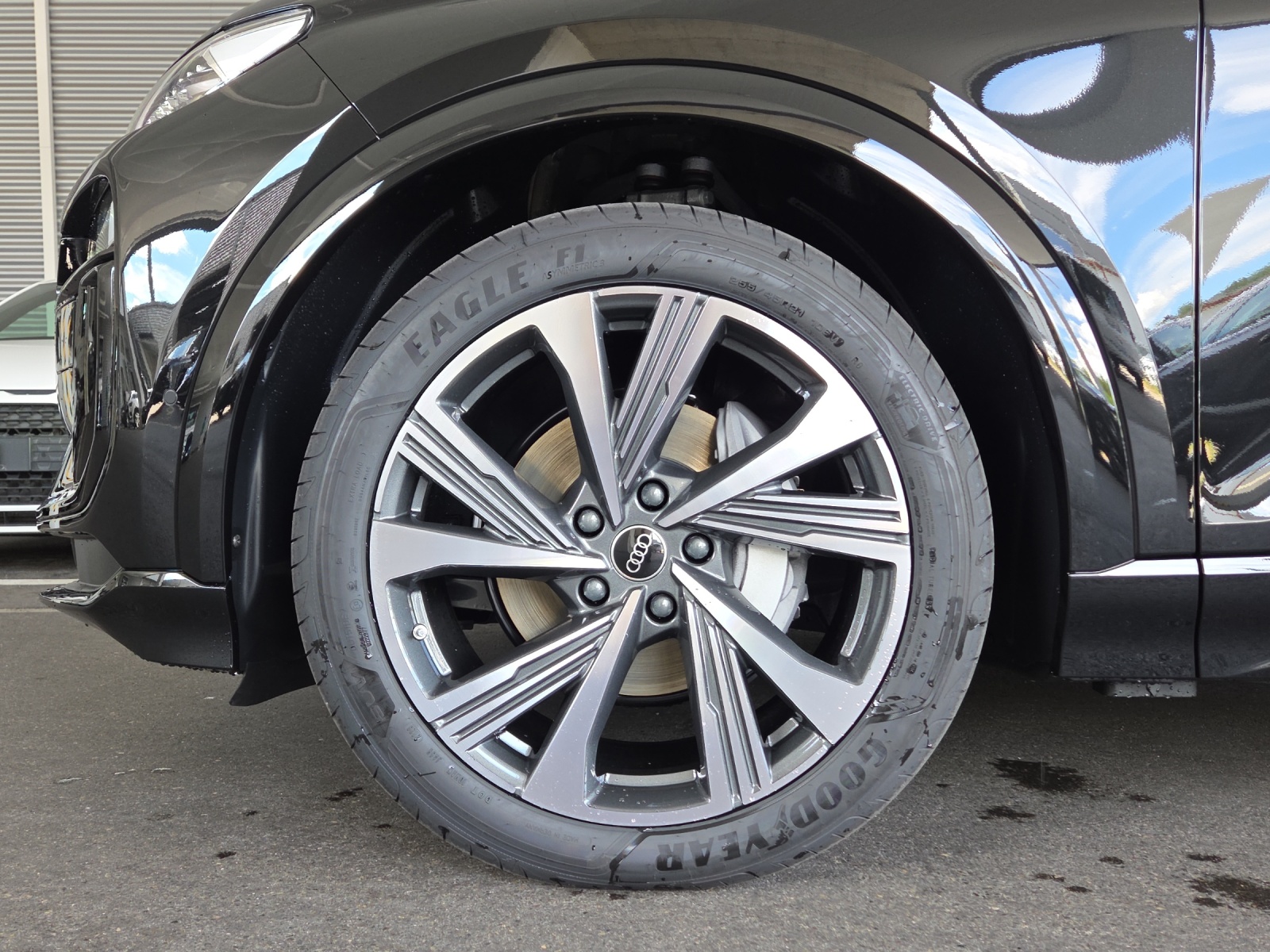 AUDI Q6 e-tron quattro-image-9