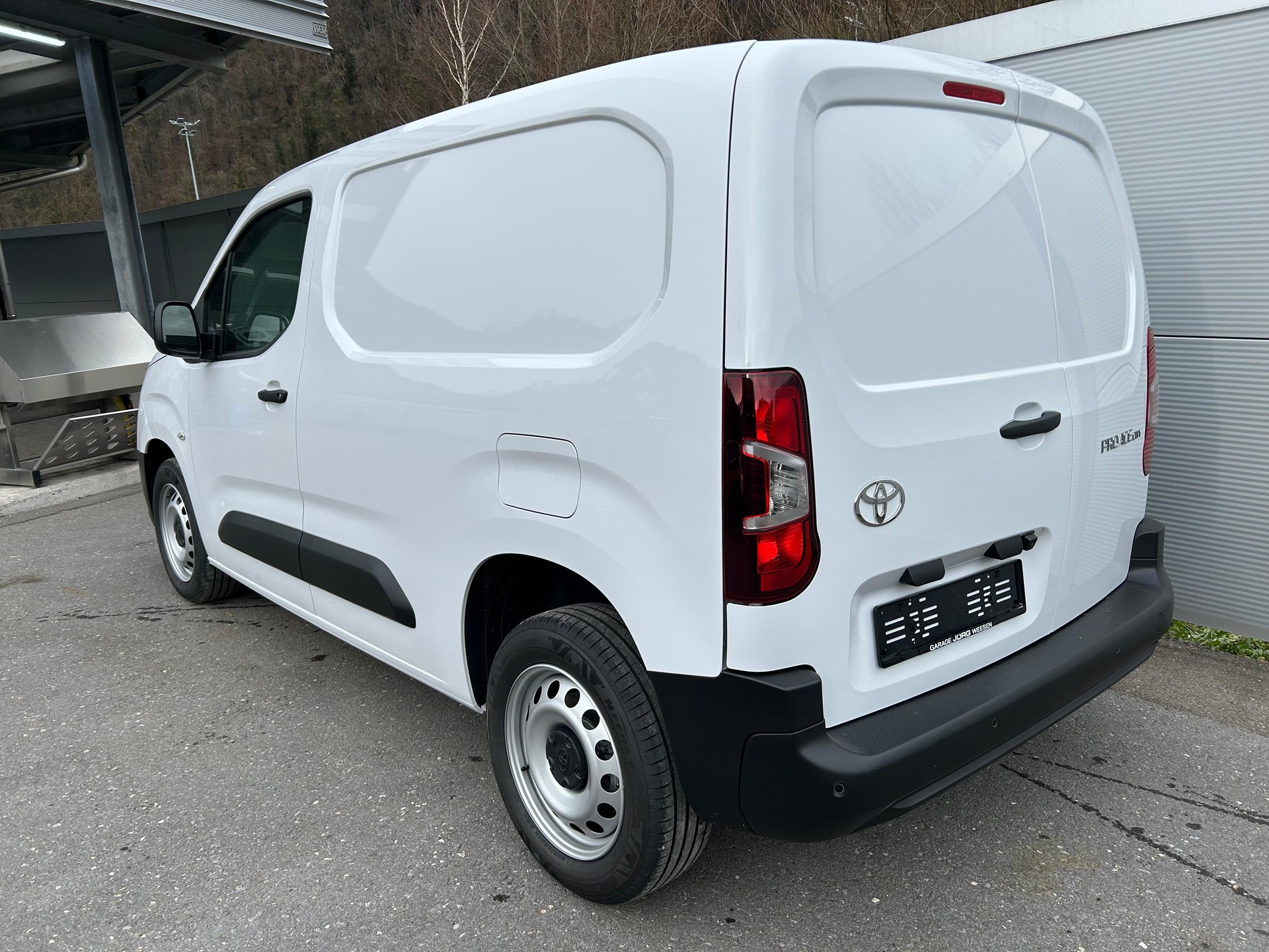 TOYOTA PROACE CITY Van L1 1.2 Active-image-3