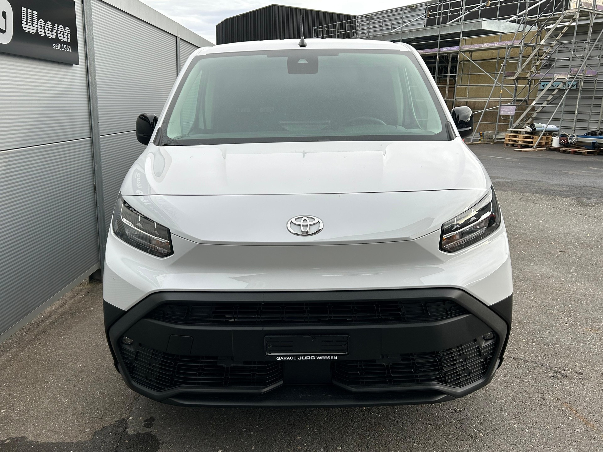 TOYOTA PROACE CITY Van L1 1.2 Active-image-1