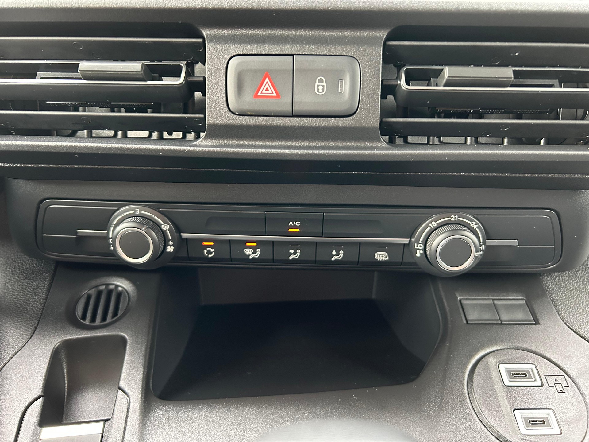 TOYOTA PROACE CITY Van L1 1.2 Active-image-12