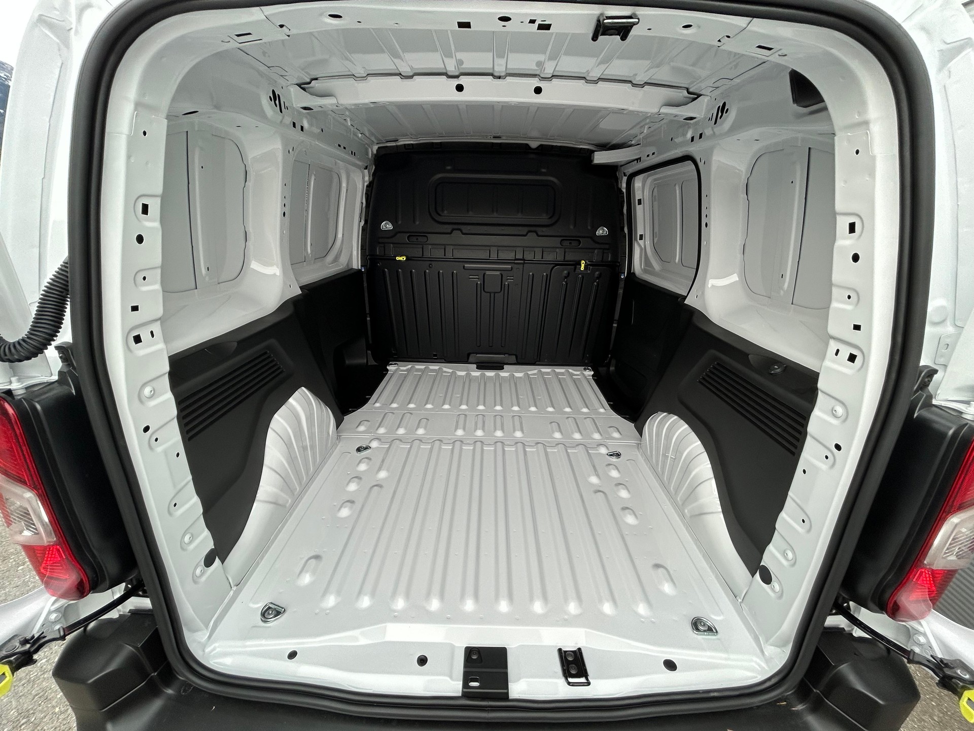 TOYOTA PROACE CITY Van L1 1.2 Active-image-5