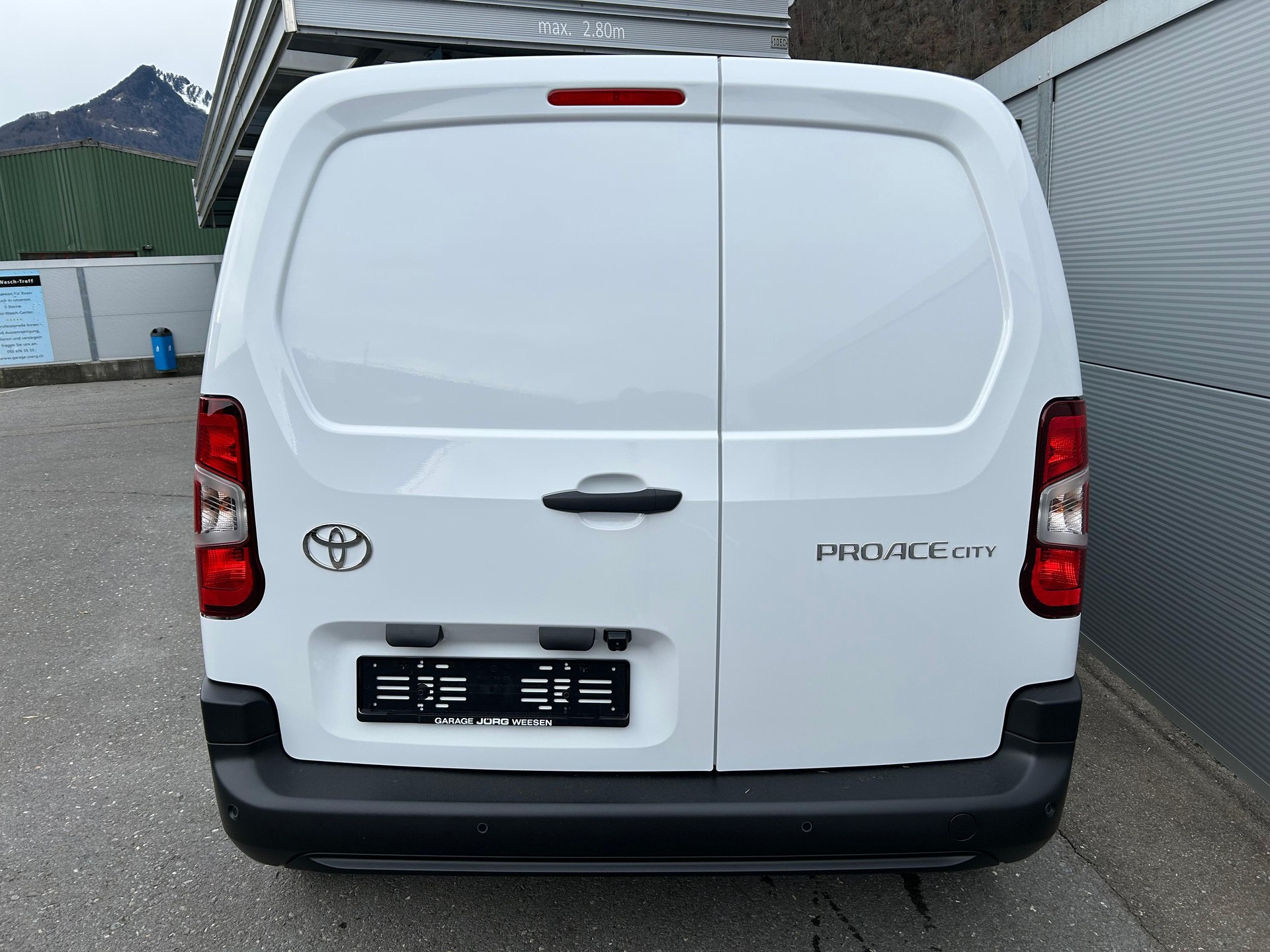 TOYOTA PROACE CITY Van L1 1.2 Active-image-4
