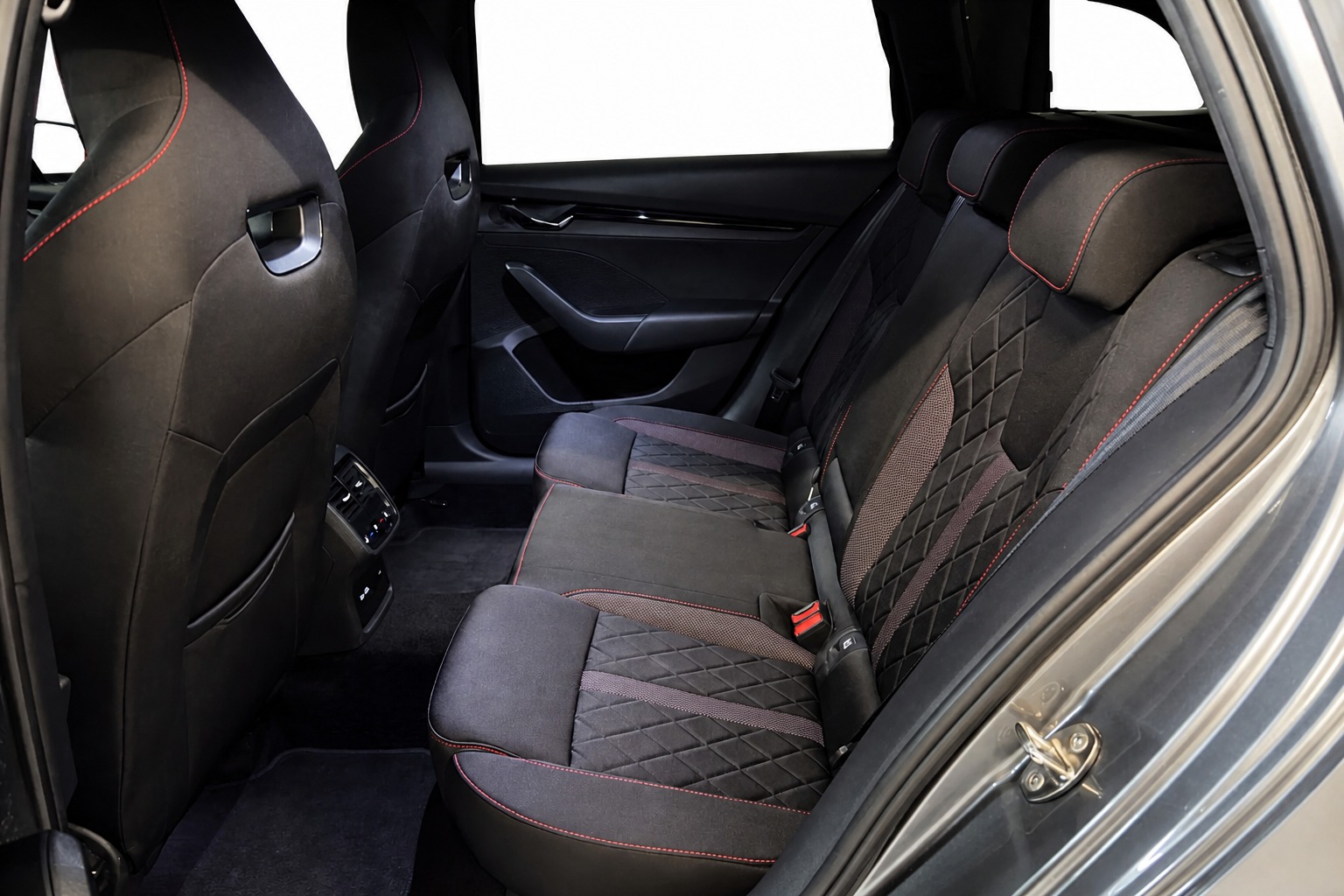 SKODA Octavia Combi 2.0 TDI RS 4x4 DSG-image-16