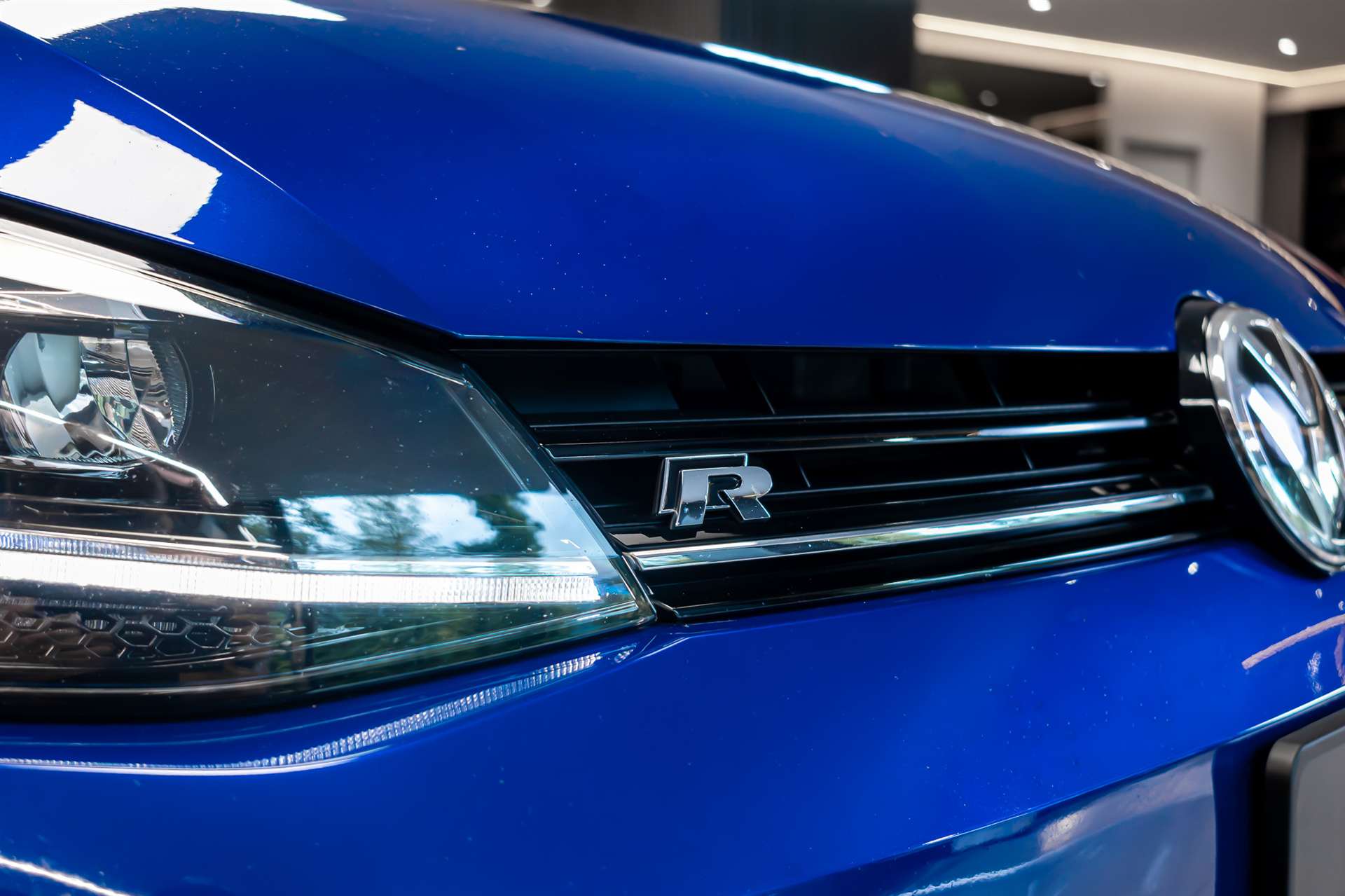 VW Golf Variant 2.0 TSI R 4Motion DSG-image-27