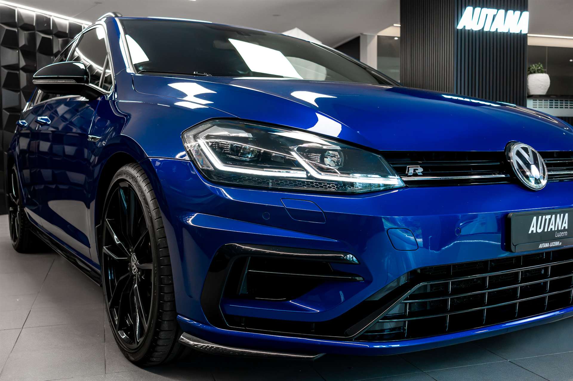VW Golf Variant 2.0 TSI R 4Motion DSG-image-26