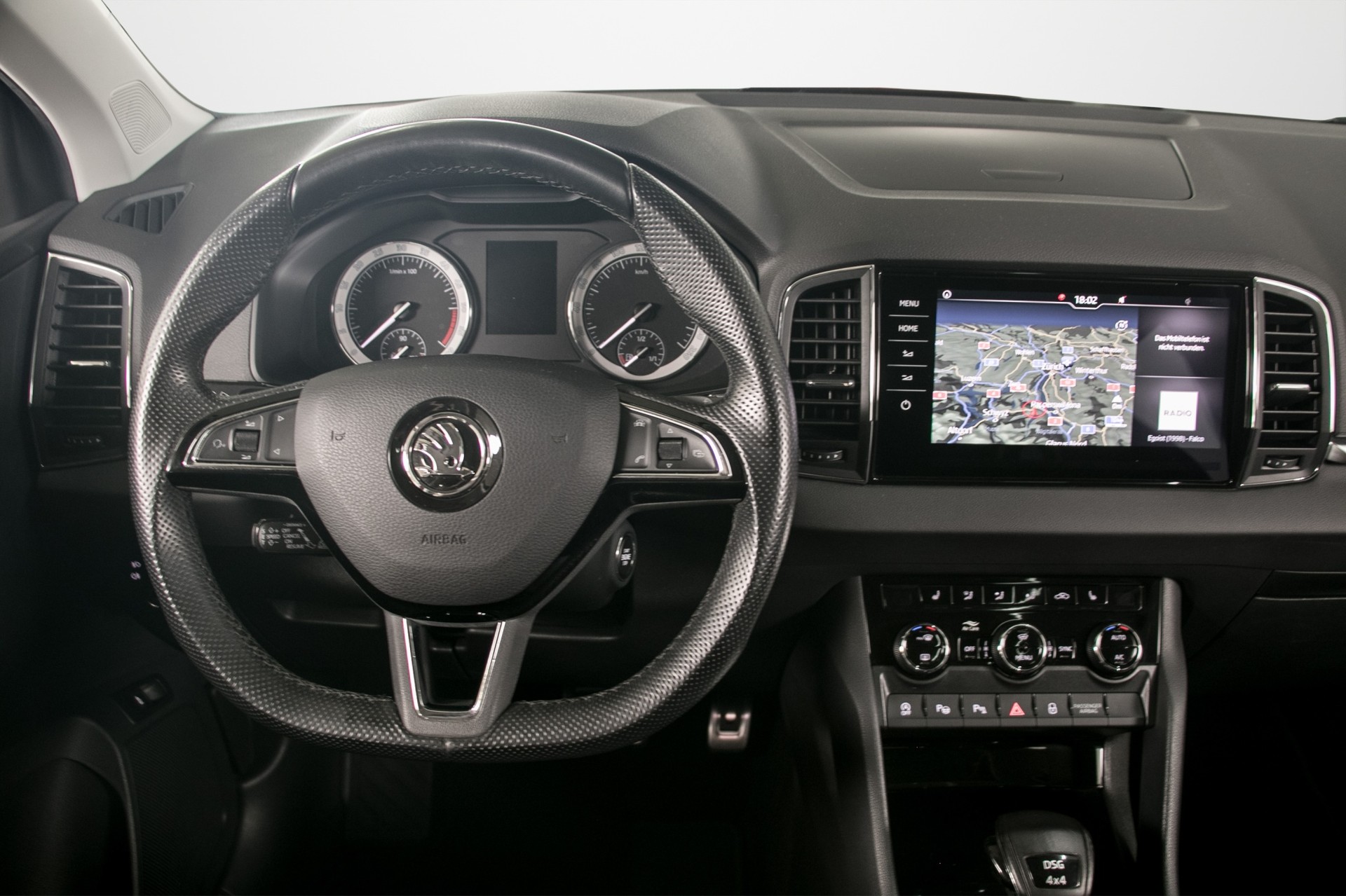 SKODA Karoq 2.0 TDI CR Style 4x4 DSG-image-4