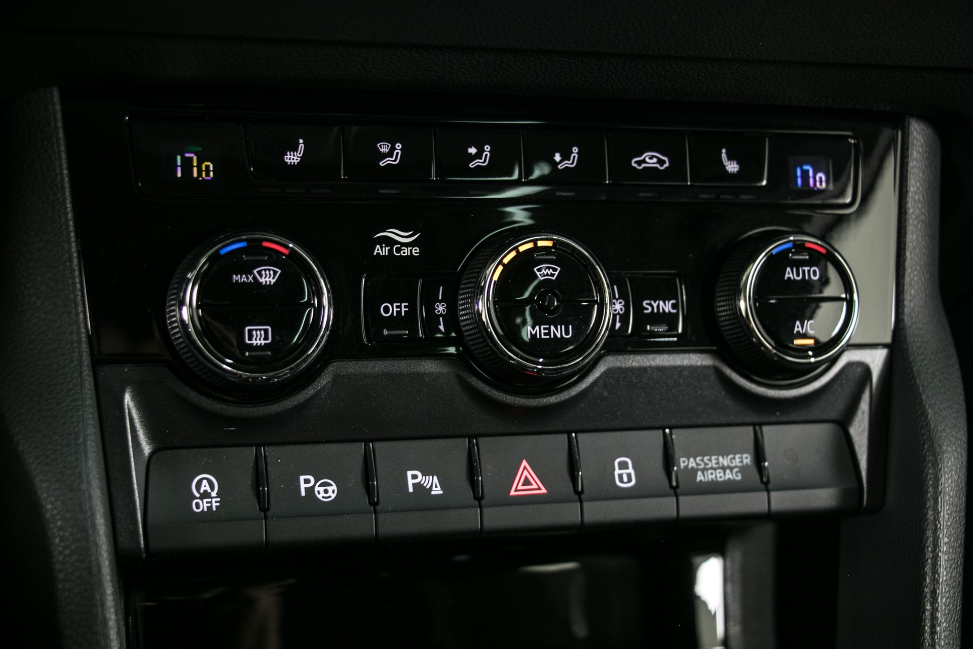 SKODA Karoq 2.0 TDI CR Style 4x4 DSG-image-9