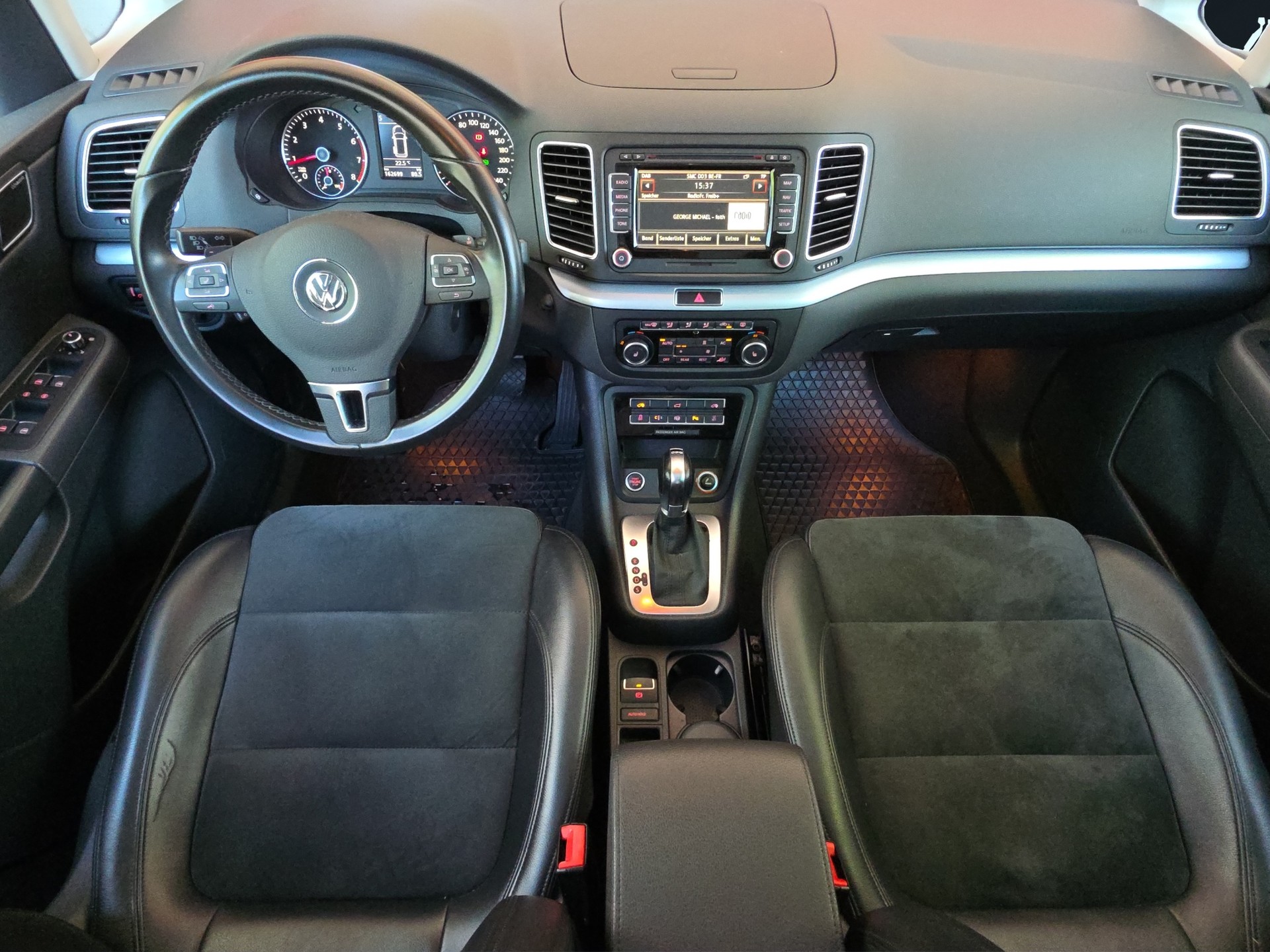 VW Sharan 2.0 TSI Highline DSG, ""6 Plätzer""-image-8