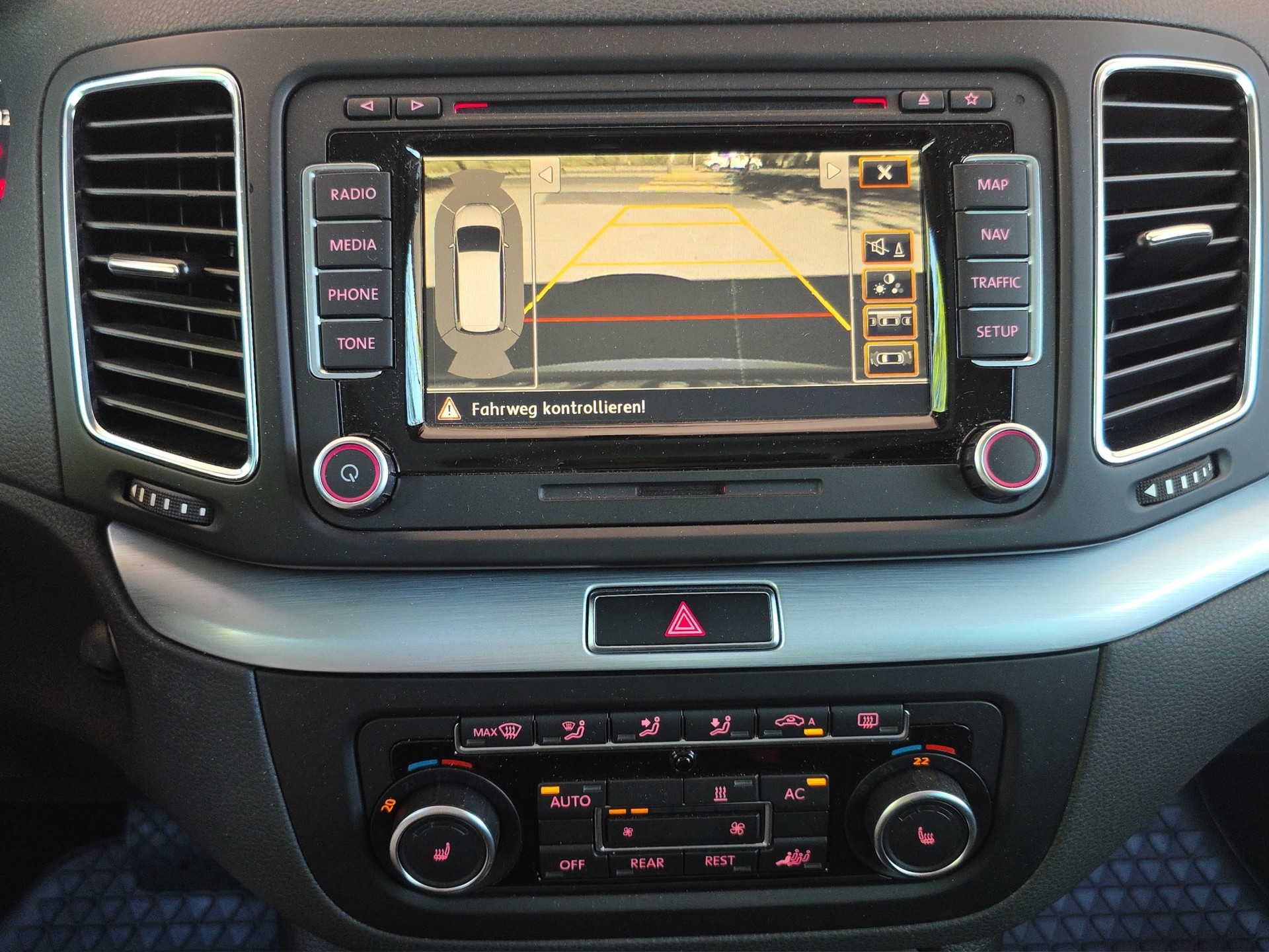 VW Sharan 2.0 TSI Highline DSG, ""6 Plätzer""-image-13
