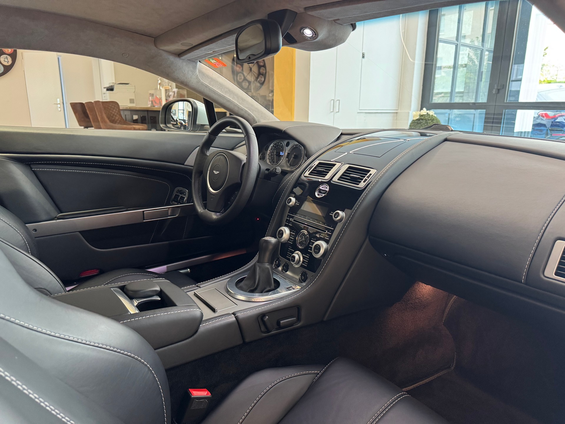 ASTON MARTIN V8 Vantage 4.7-image-17