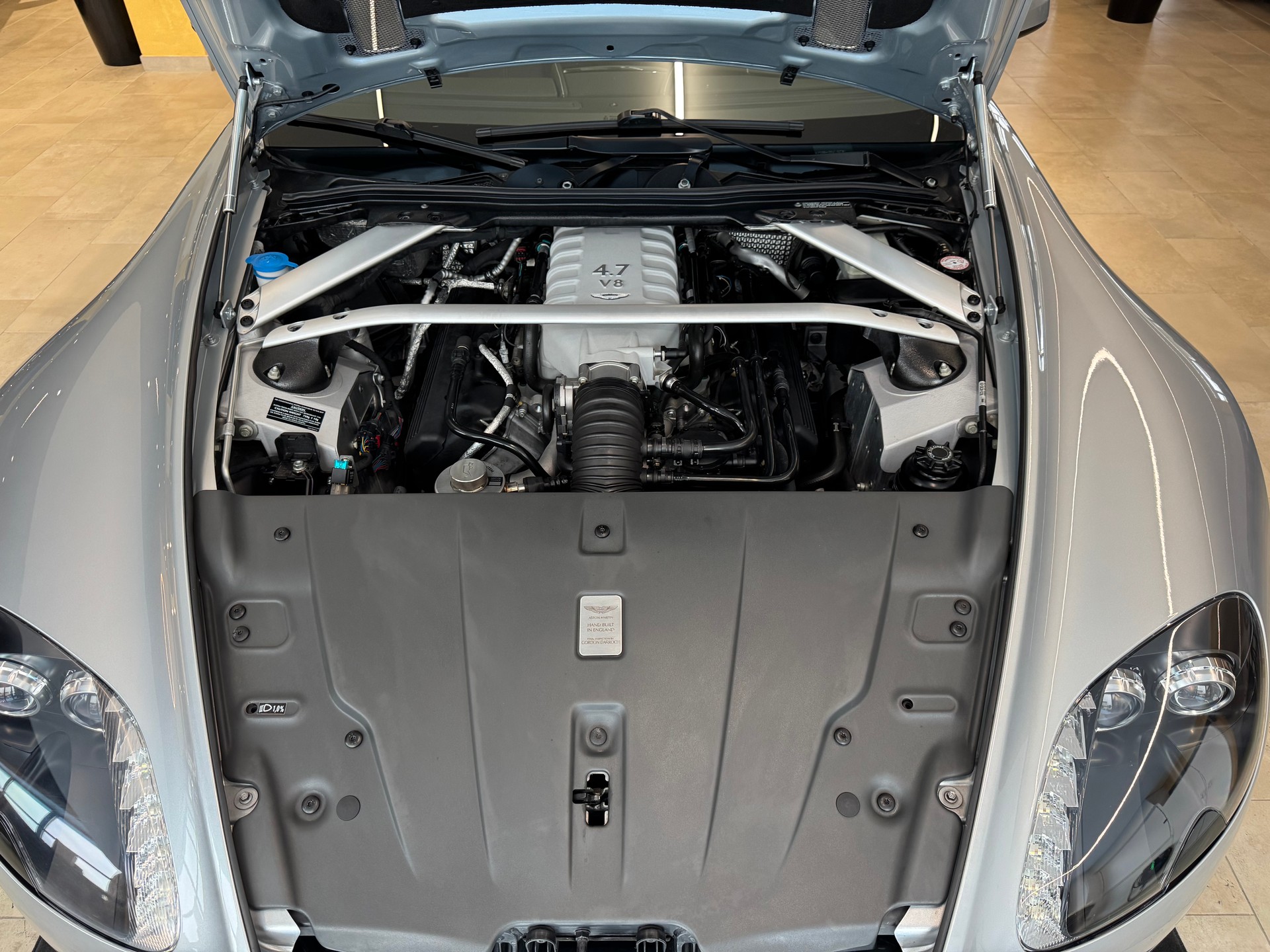 ASTON MARTIN V8 Vantage 4.7-image-21