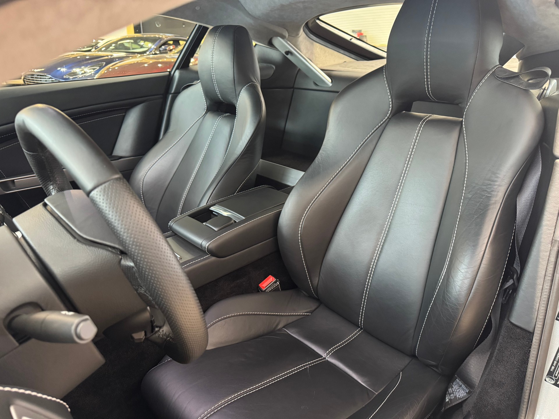 ASTON MARTIN V8 Vantage 4.7-image-16