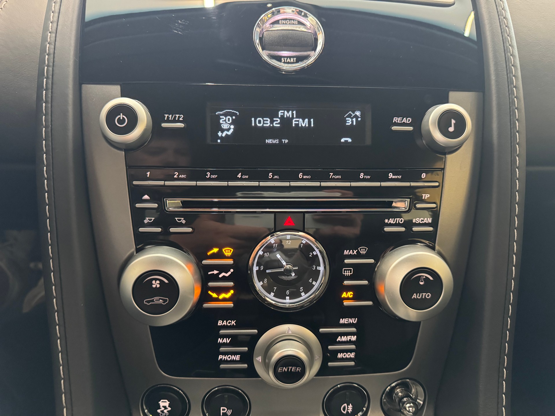 ASTON MARTIN V8 Vantage 4.7-image-28