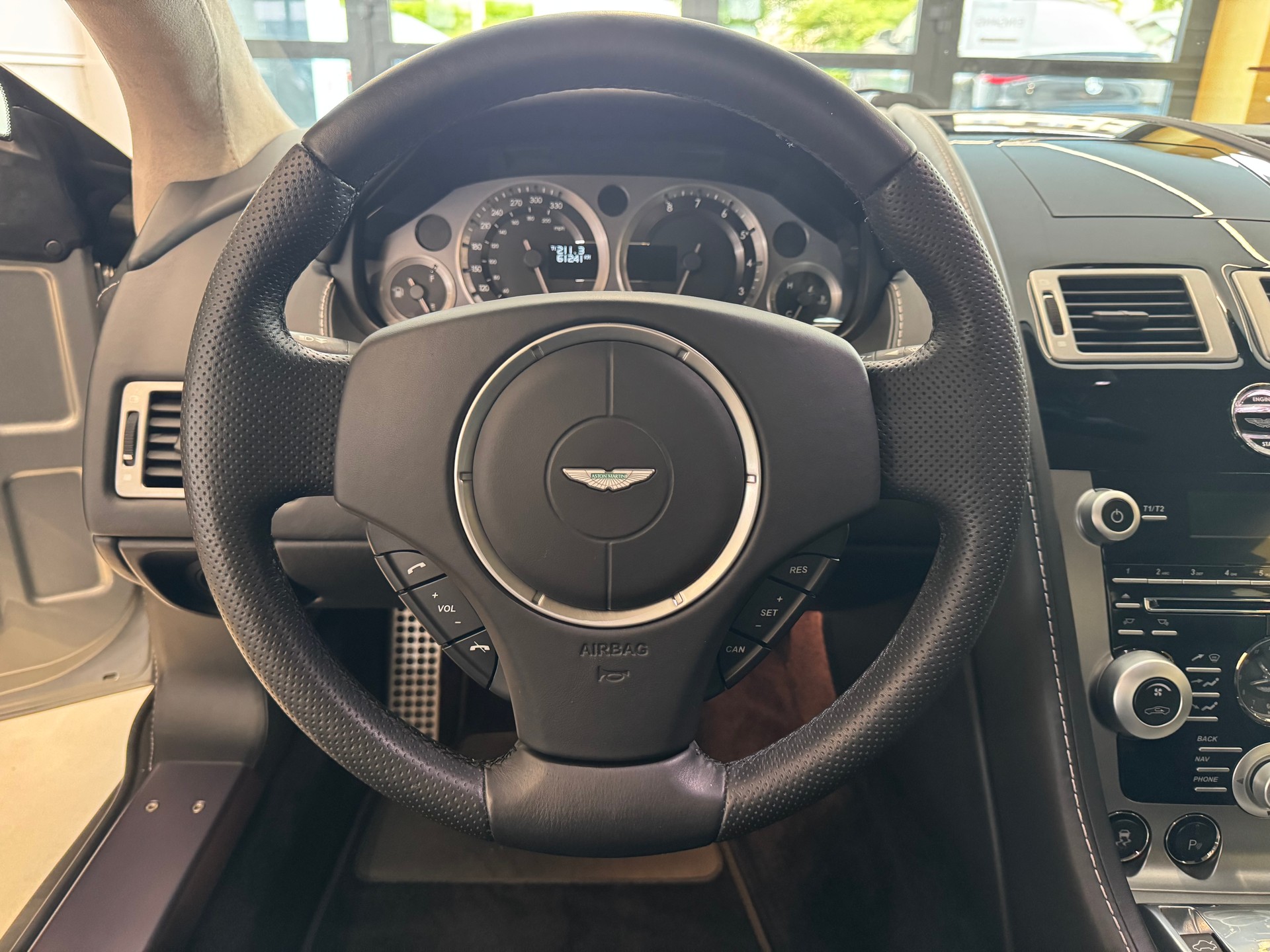 ASTON MARTIN V8 Vantage 4.7-image-23