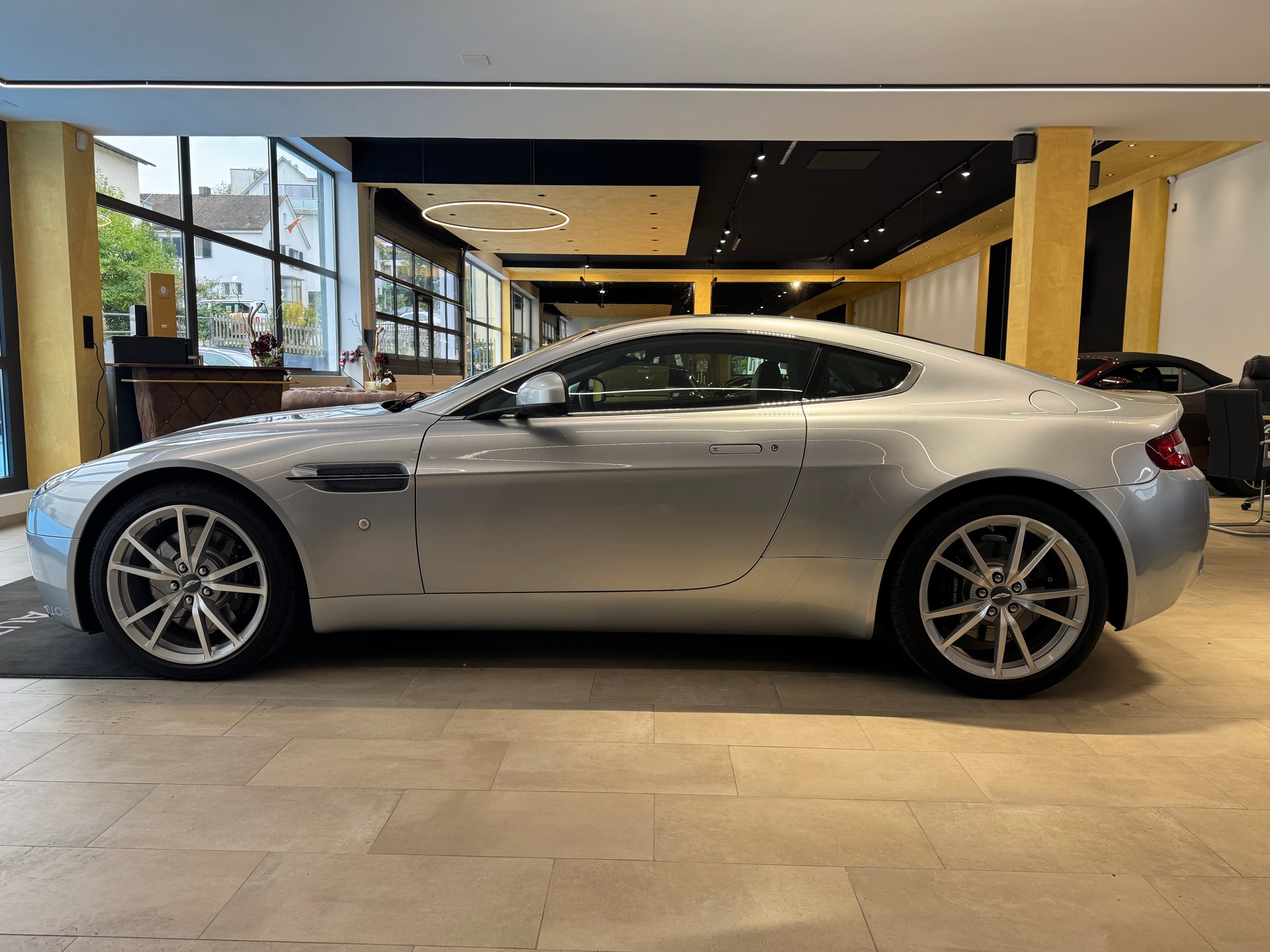 ASTON MARTIN V8 Vantage 4.7-image-6