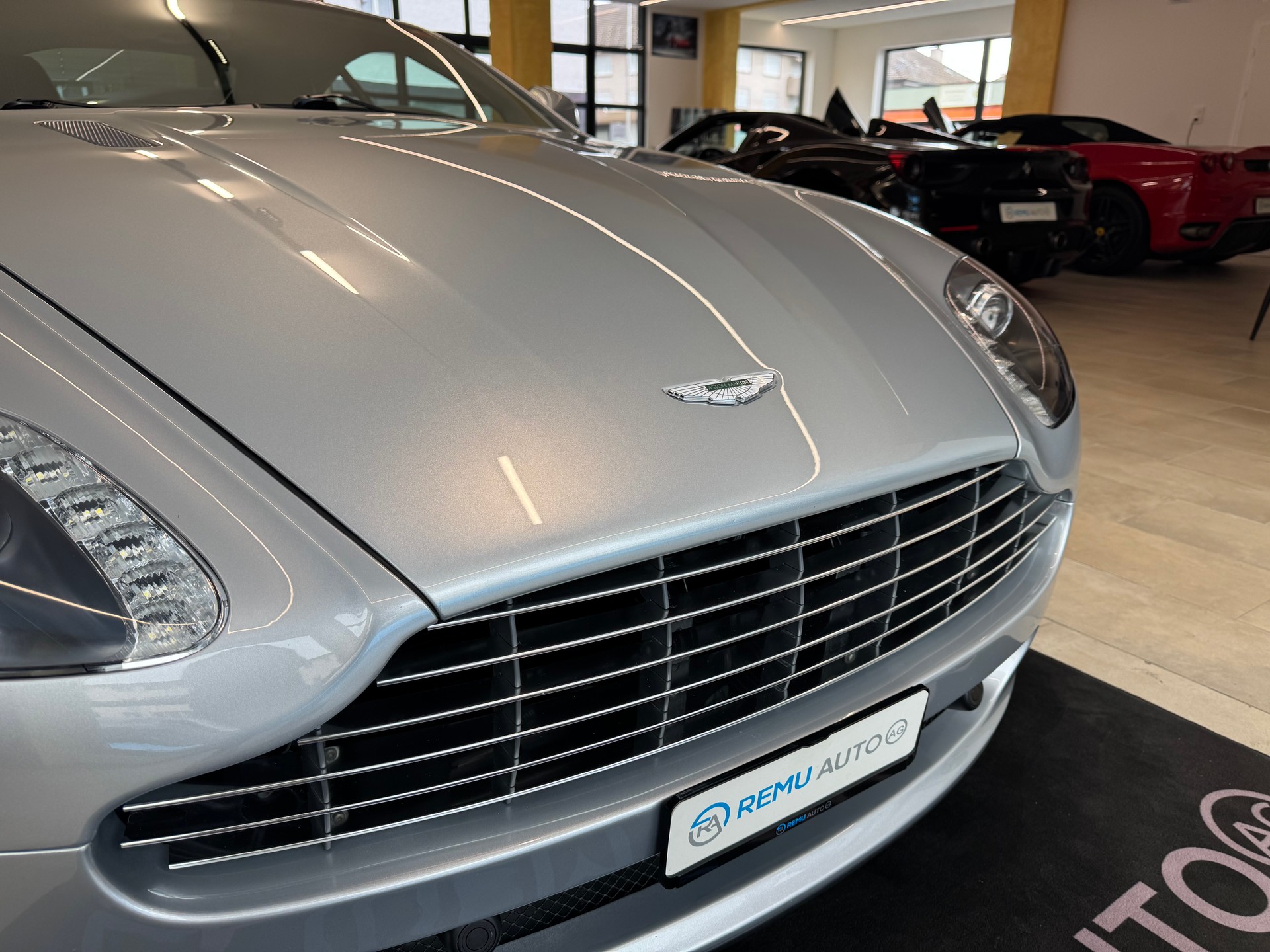 ASTON MARTIN V8 Vantage 4.7-image-9