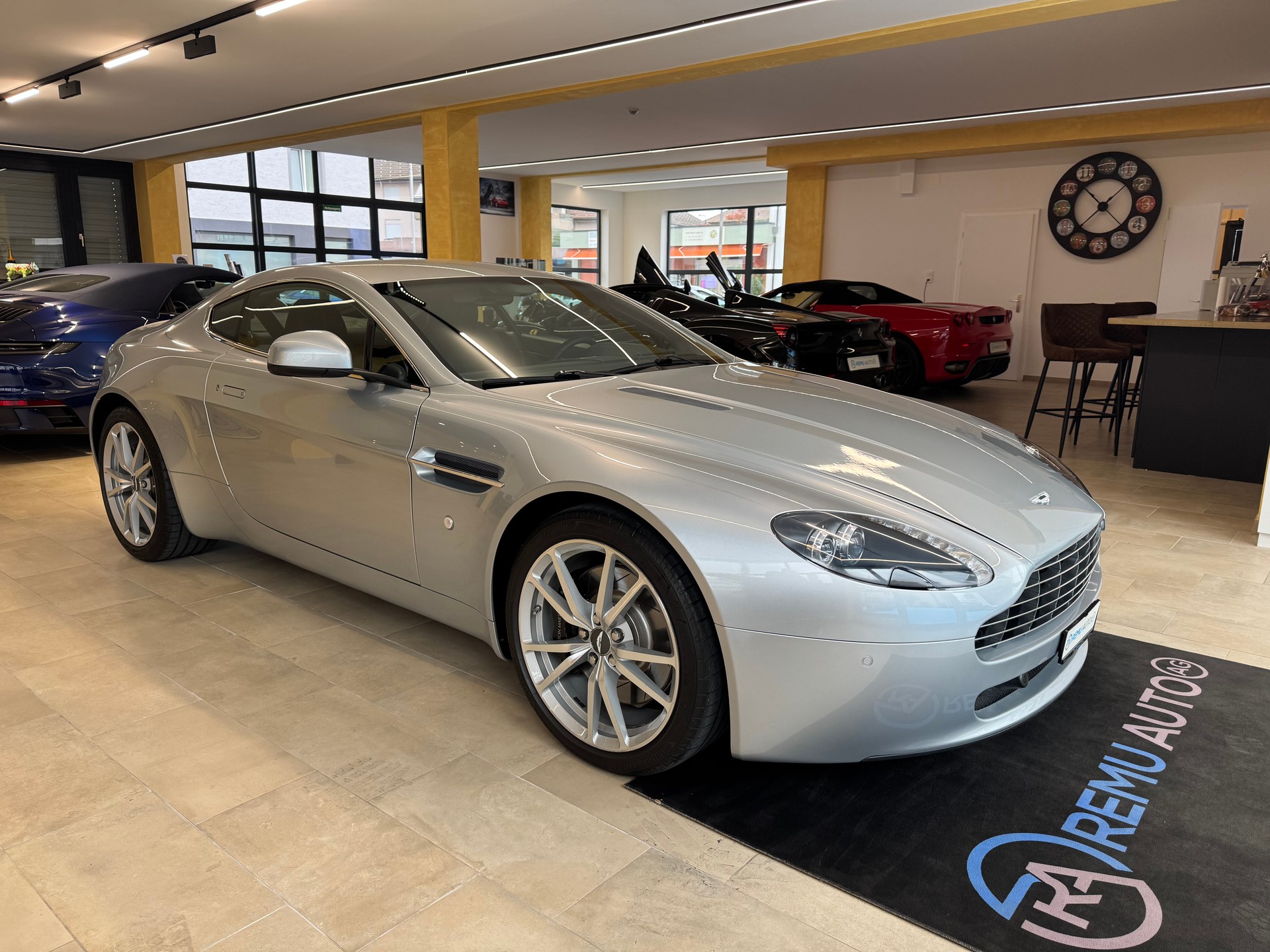 ASTON MARTIN V8 Vantage 4.7-image-0