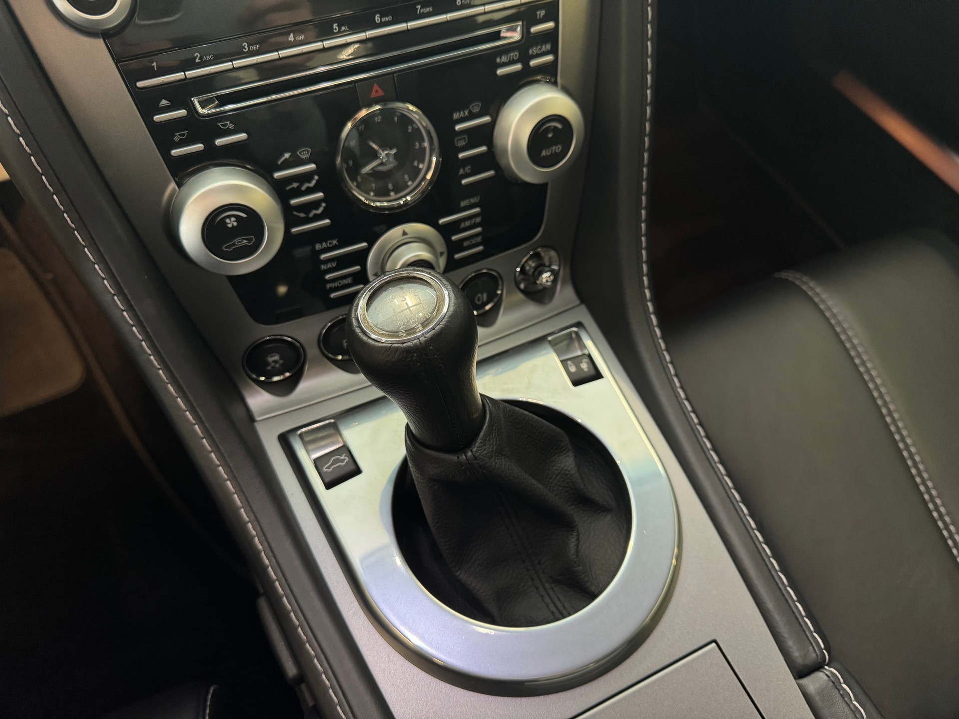 ASTON MARTIN V8 Vantage 4.7-image-22