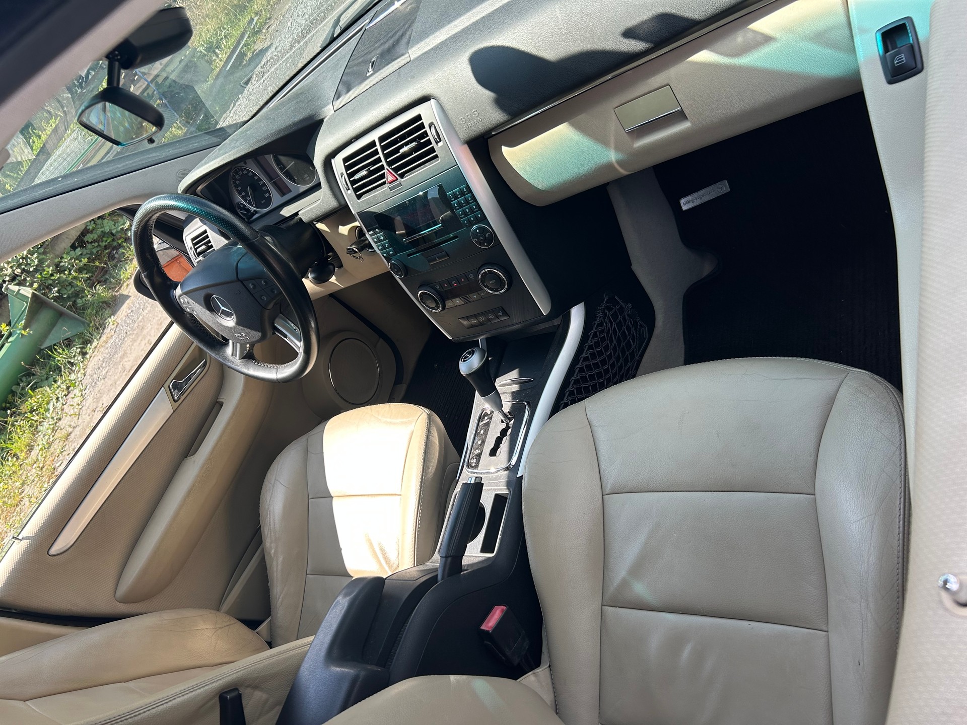 MERCEDES-BENZ B 180-image-4