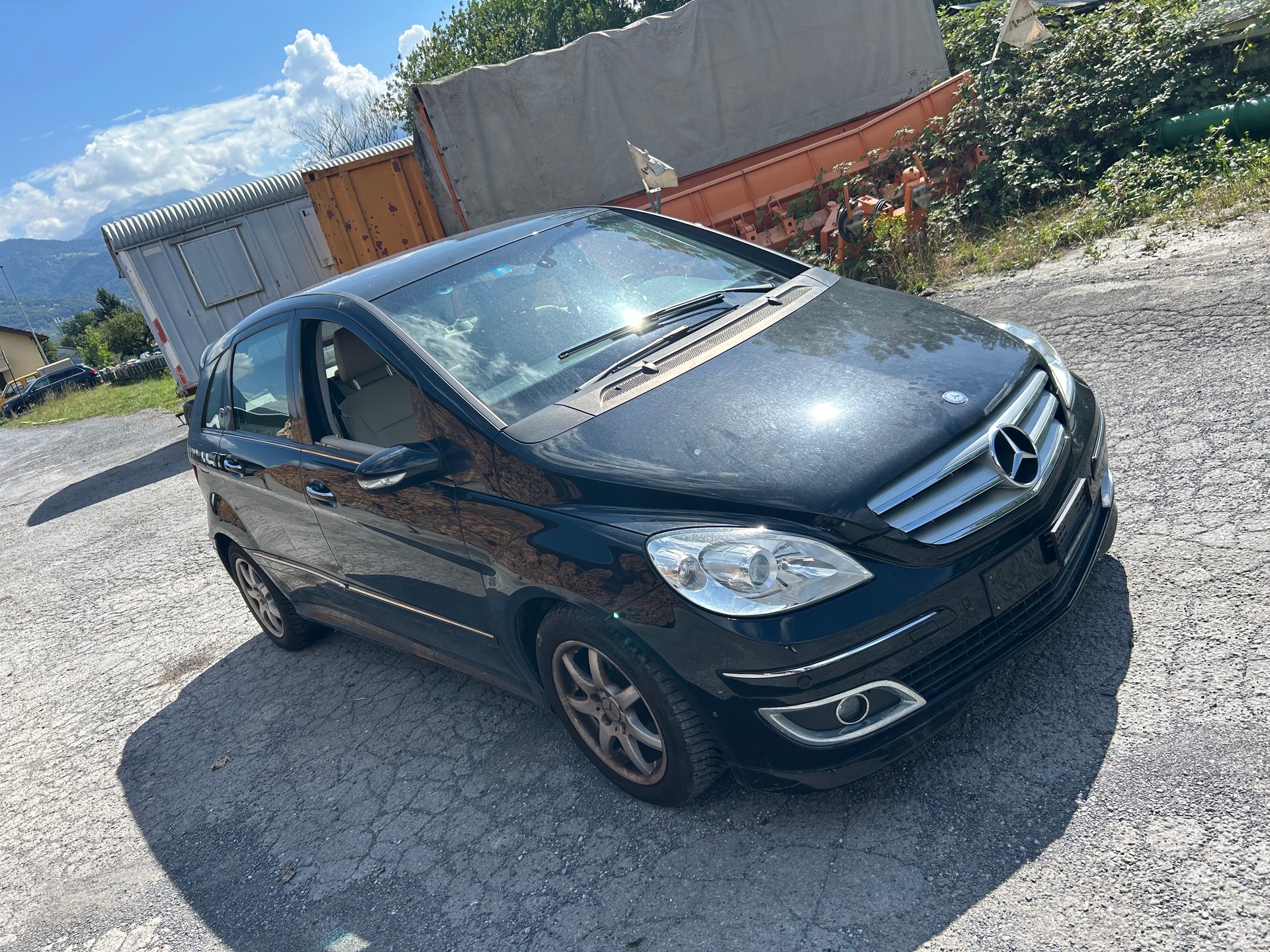 MERCEDES-BENZ B 180-image-1