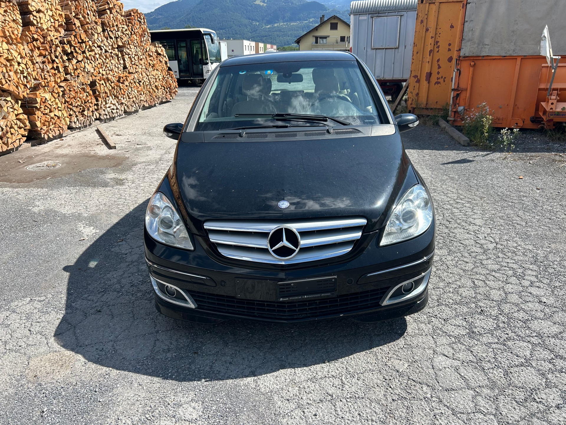 MERCEDES-BENZ B 180